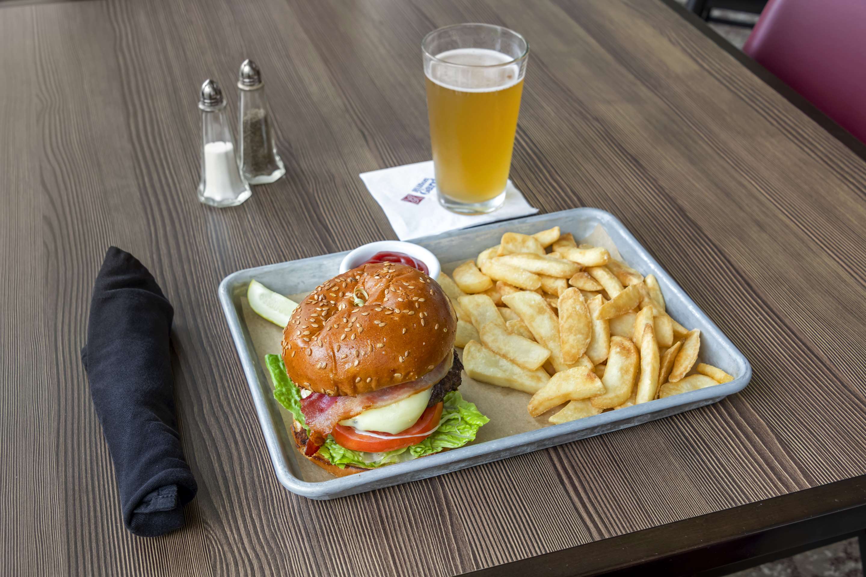 Restaurant | Hilton Garden Inn Portland Airport/Jetport