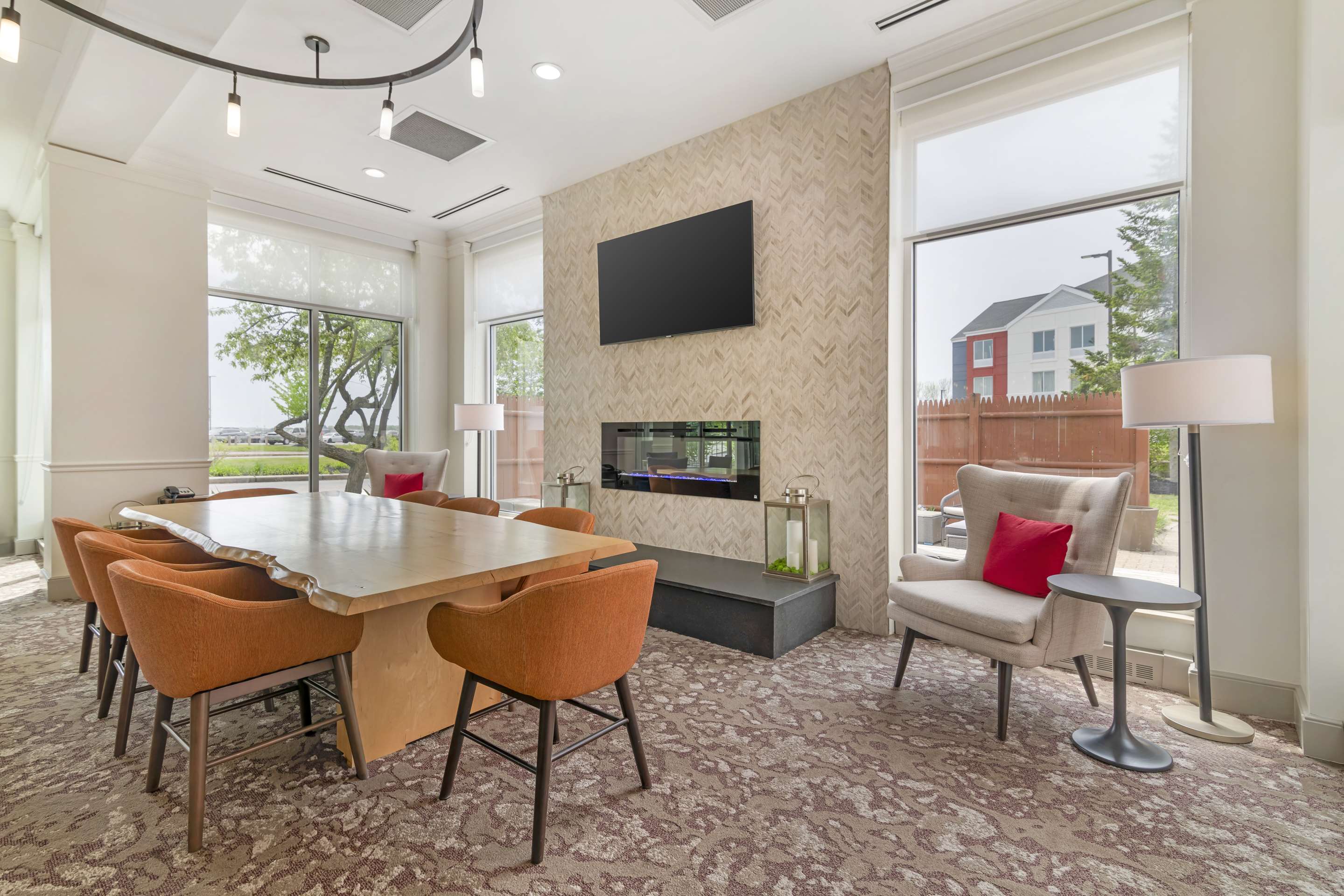 Lobby | Hilton Garden Inn Portland Airport/Jetport