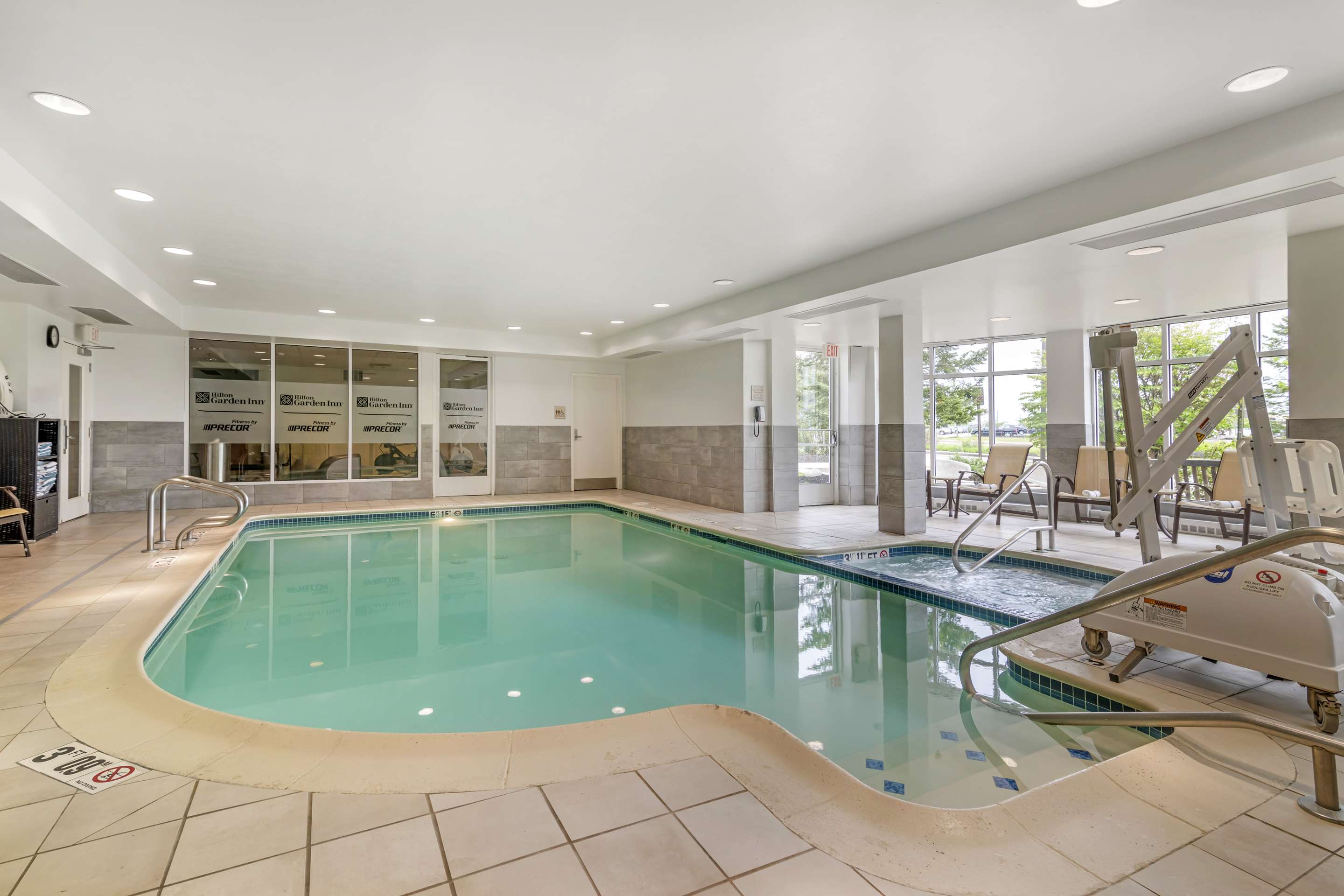 Pool | Hilton Garden Inn Portland Airport/Jetport