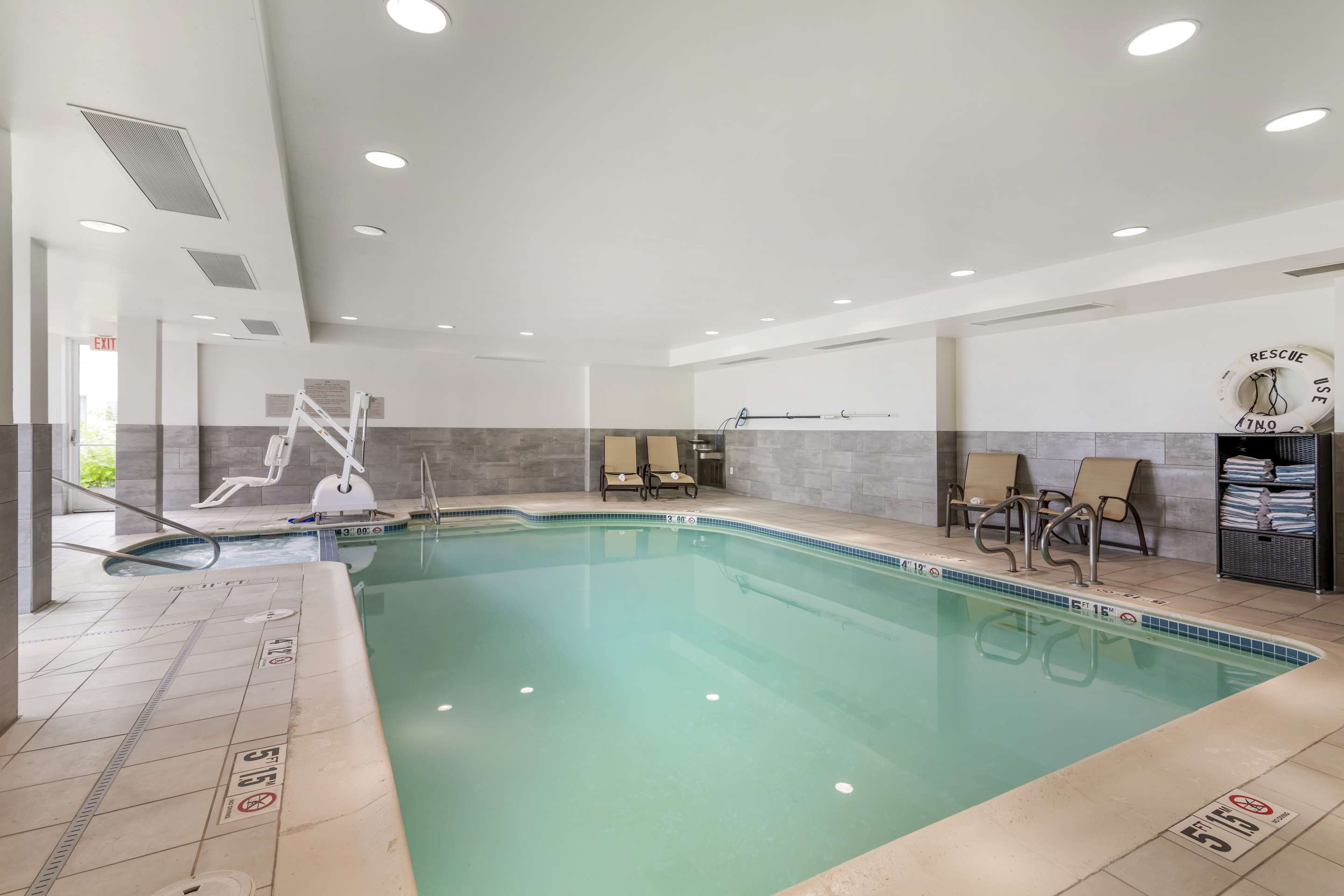 Pool | Hilton Garden Inn Portland Airport/Jetport