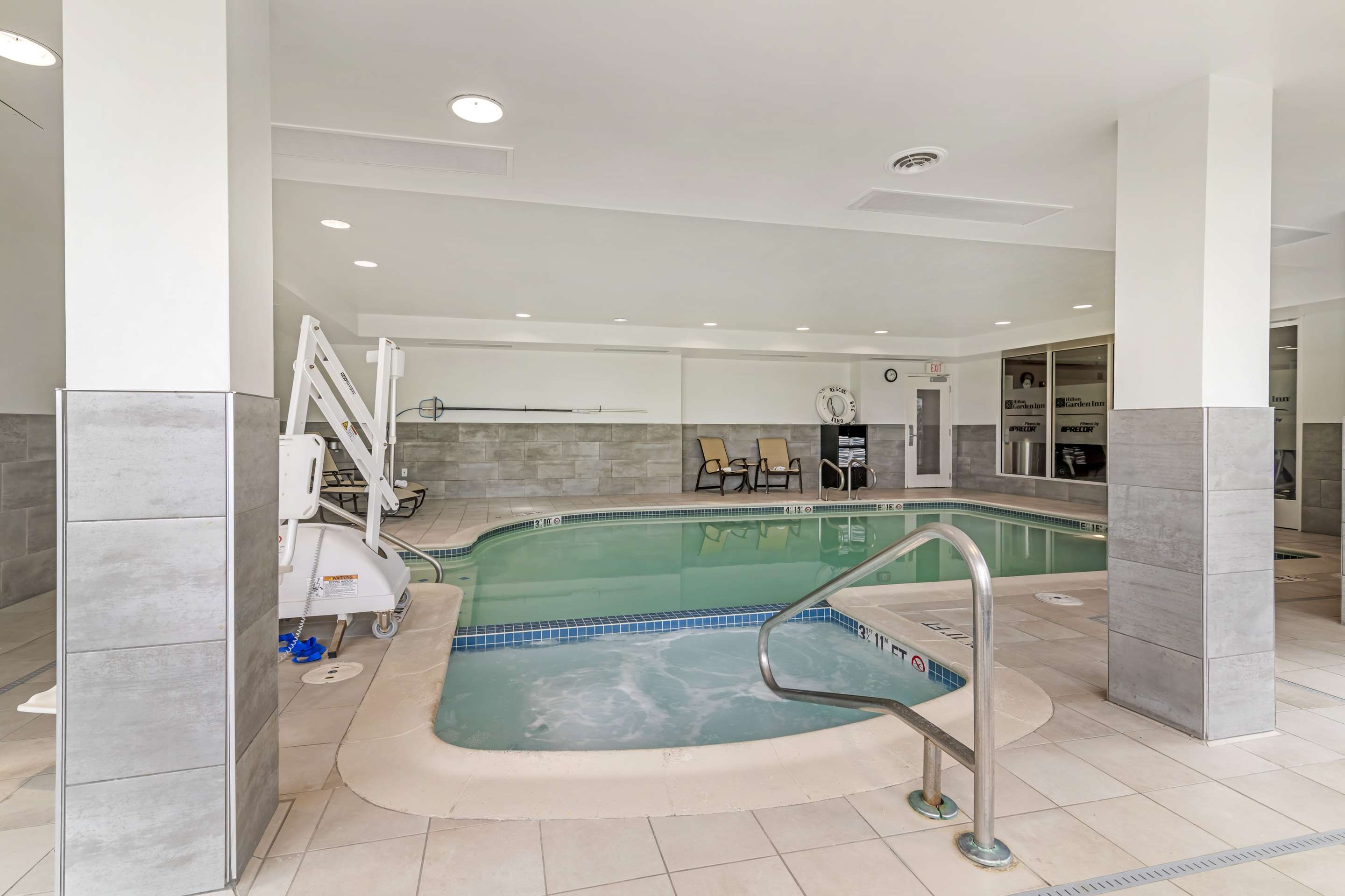 Pool | Hilton Garden Inn Portland Airport/Jetport