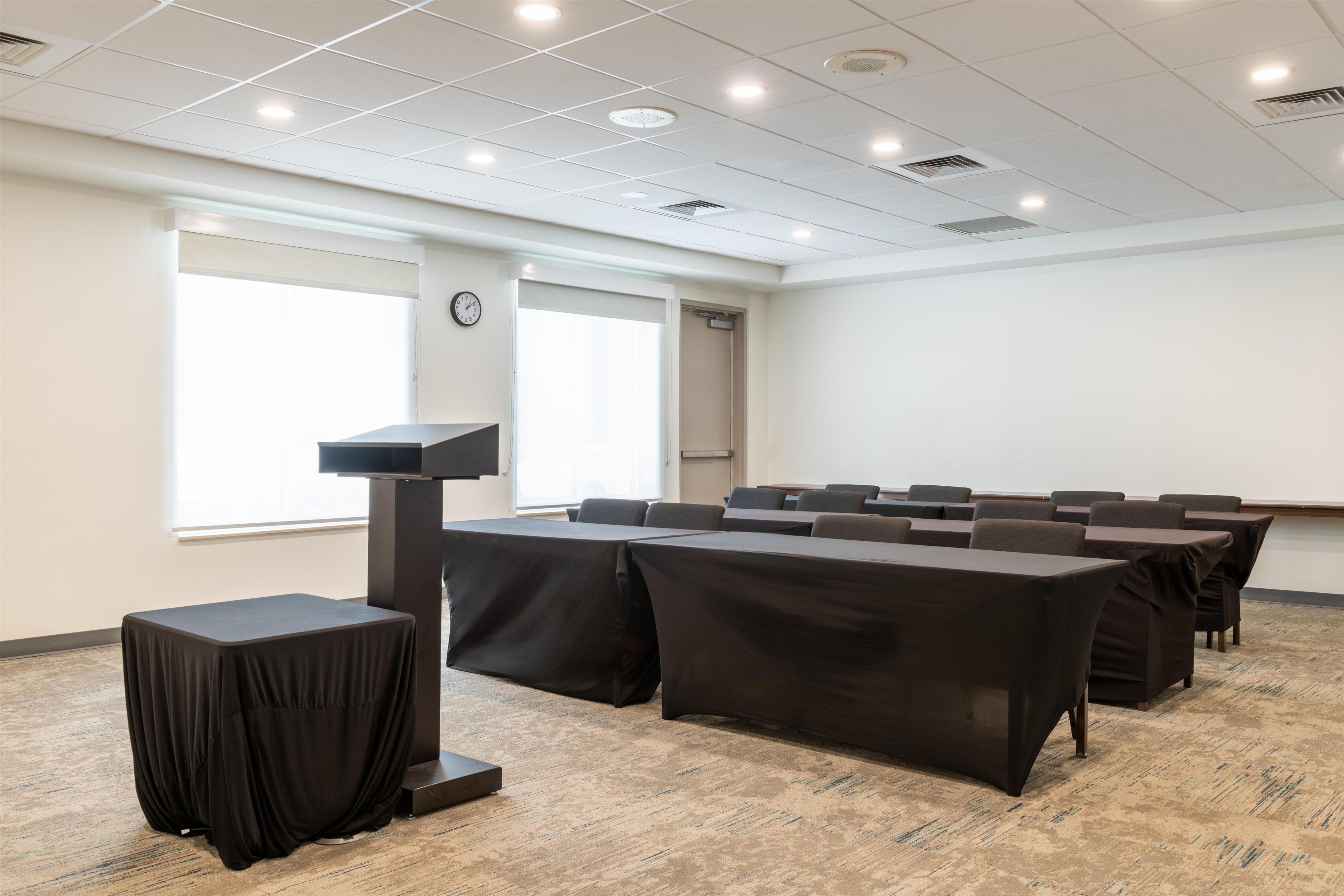 Meeting Room | Hilton Garden Inn Portland Airport/Jetport