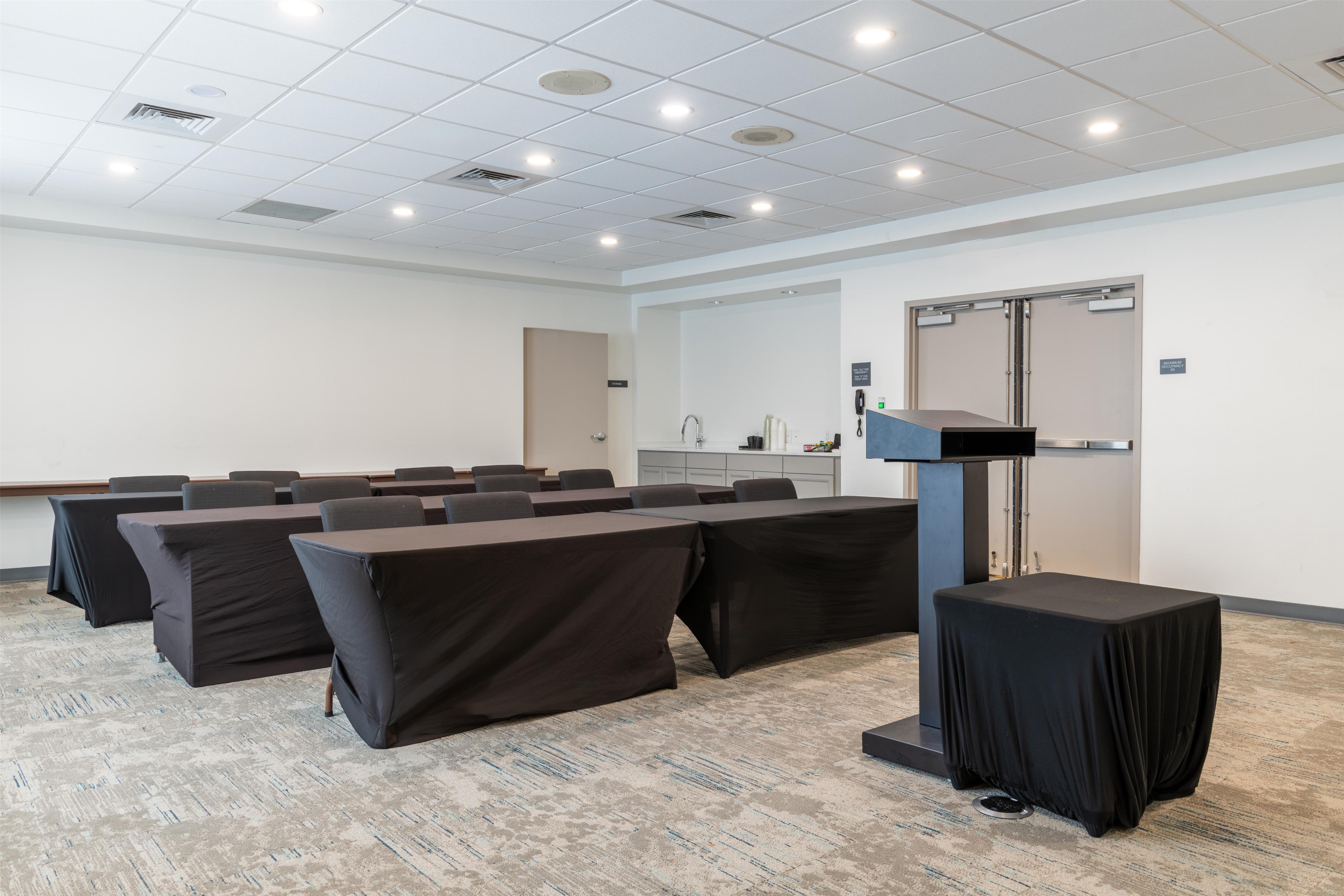 Meeting Room | Hilton Garden Inn Portland Airport/Jetport