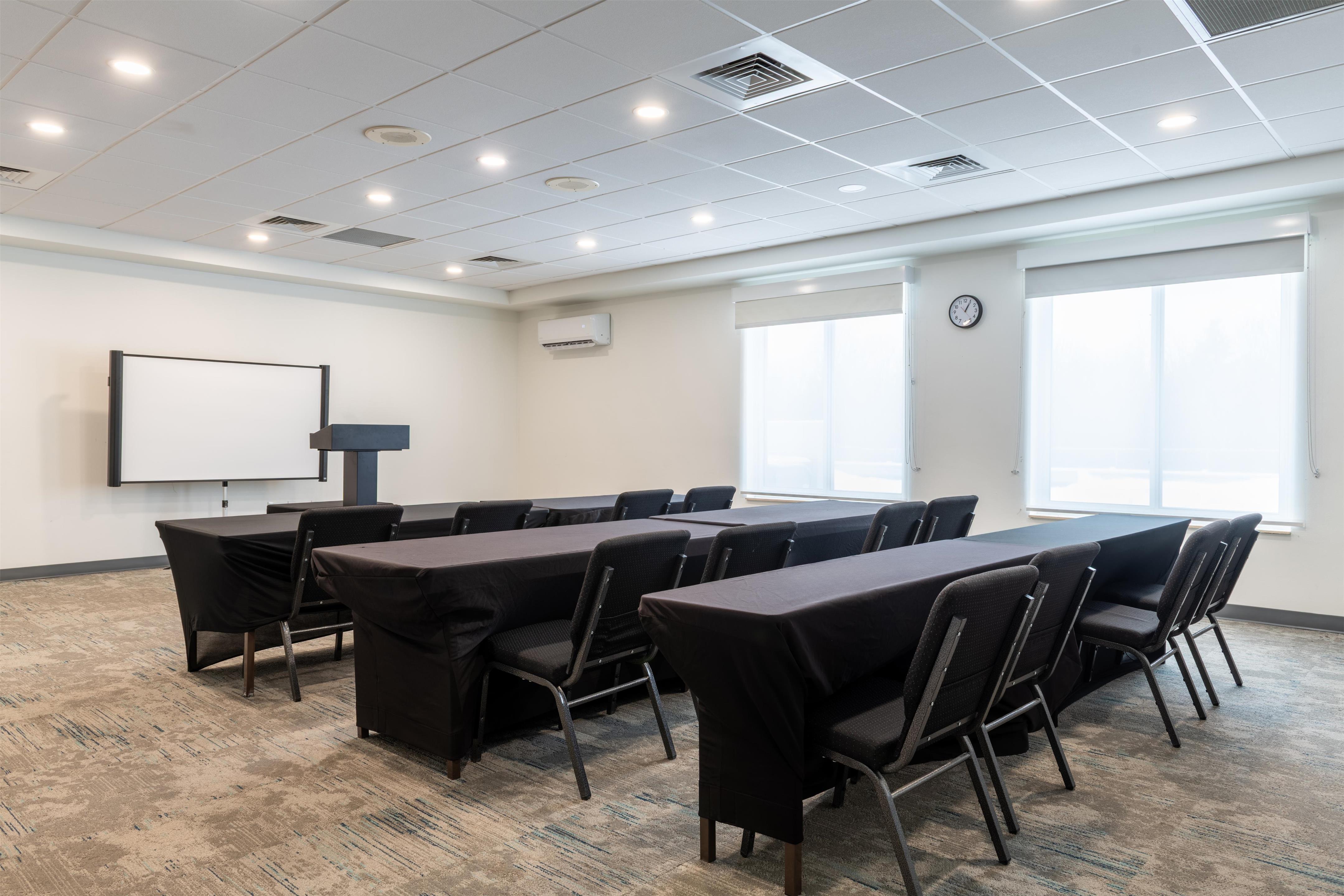 Meeting Room | Hilton Garden Inn Portland Airport/Jetport