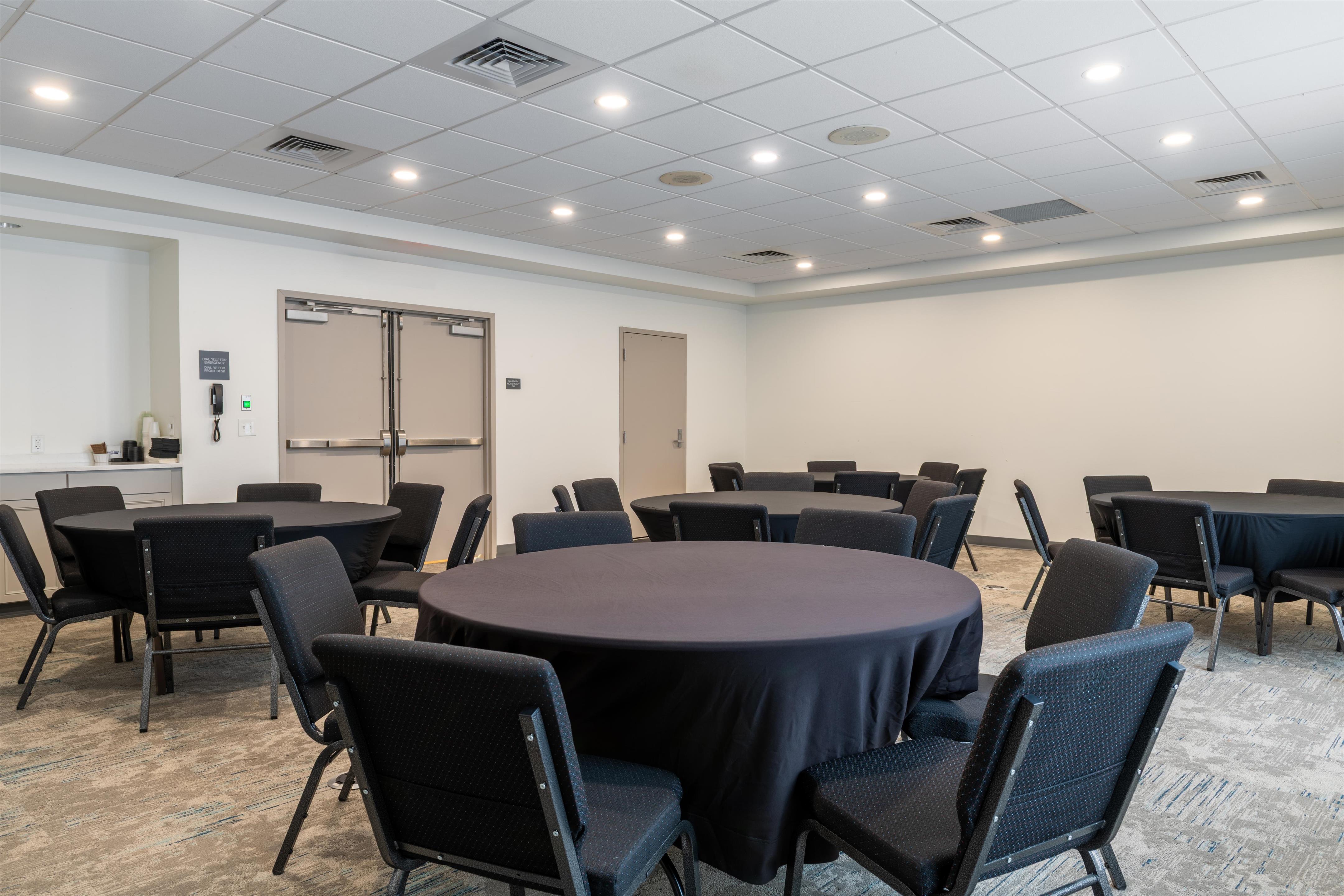 Meeting Room | Hilton Garden Inn Portland Airport/Jetport