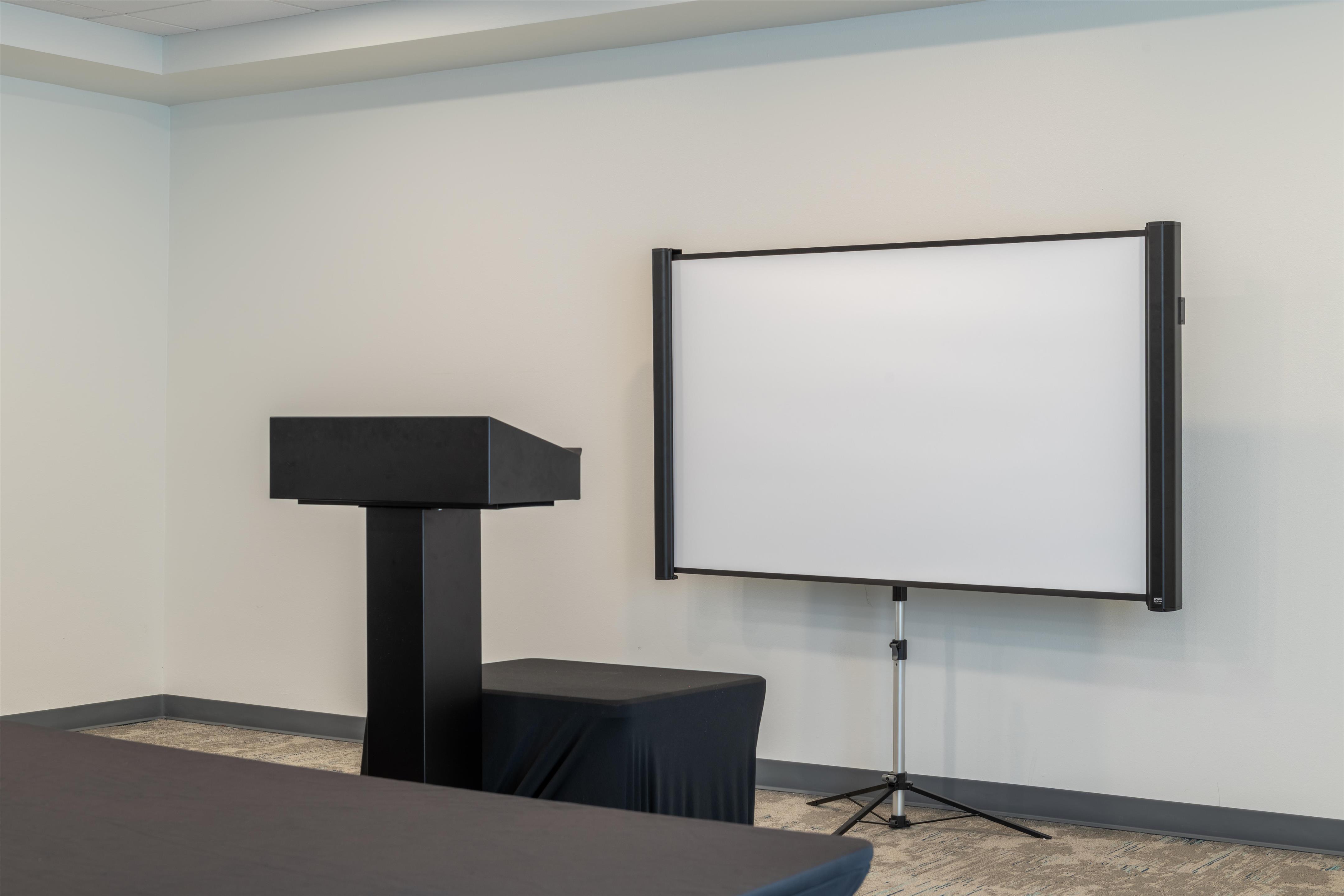 Meeting Room | Hilton Garden Inn Portland Airport/Jetport