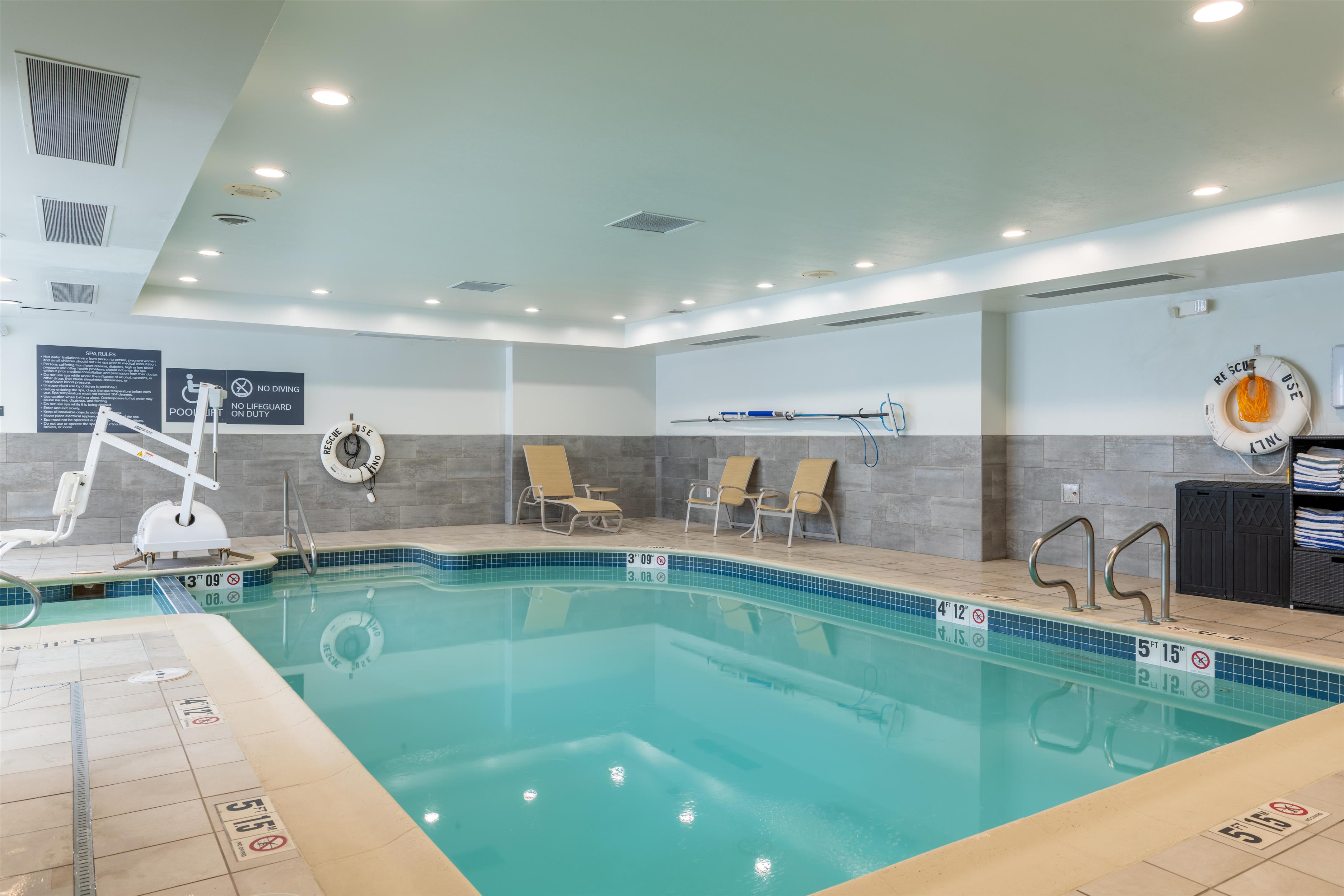 Pool | Hilton Garden Inn Portland Airport/Jetport
