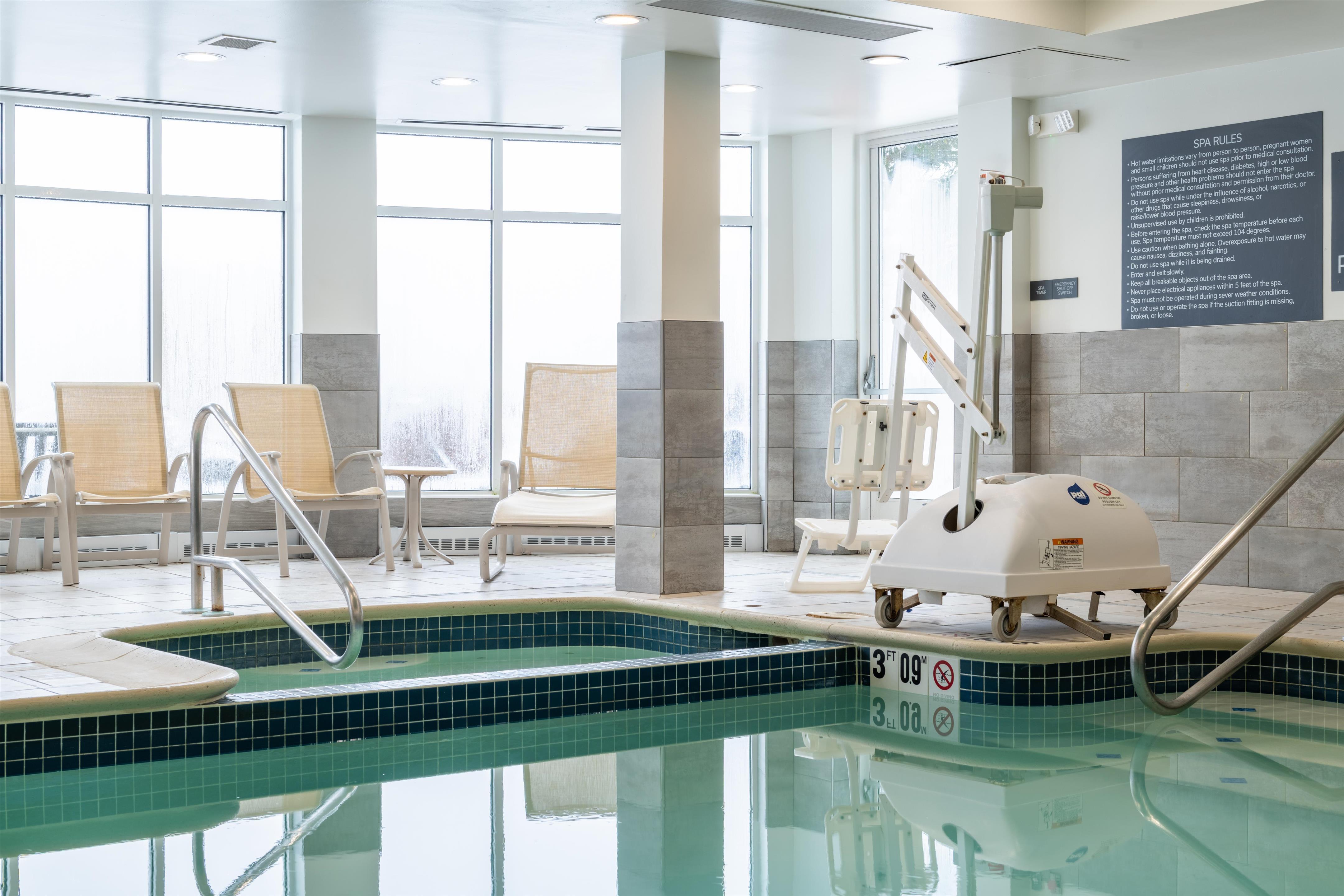 Pool | Hilton Garden Inn Portland Airport/Jetport