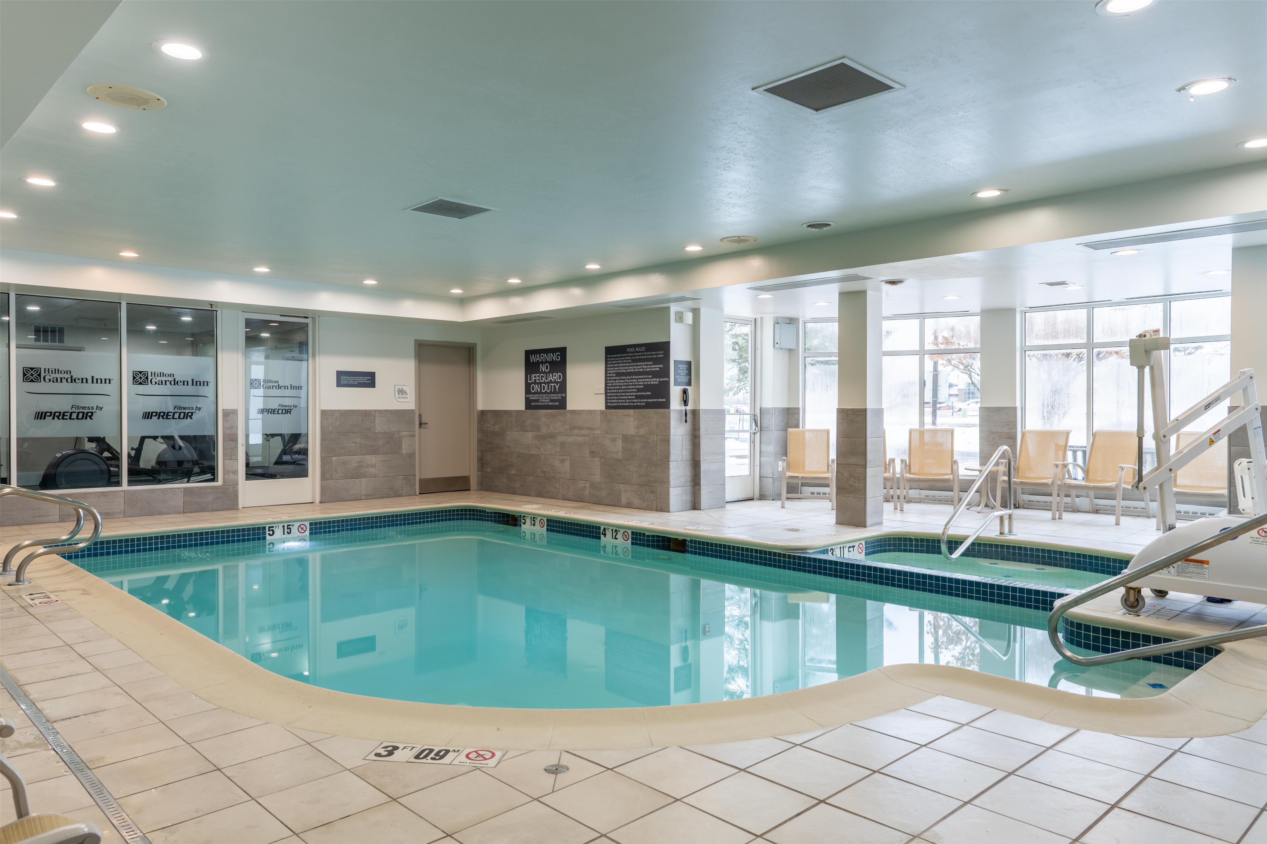 Pool | Hilton Garden Inn Portland Airport/Jetport