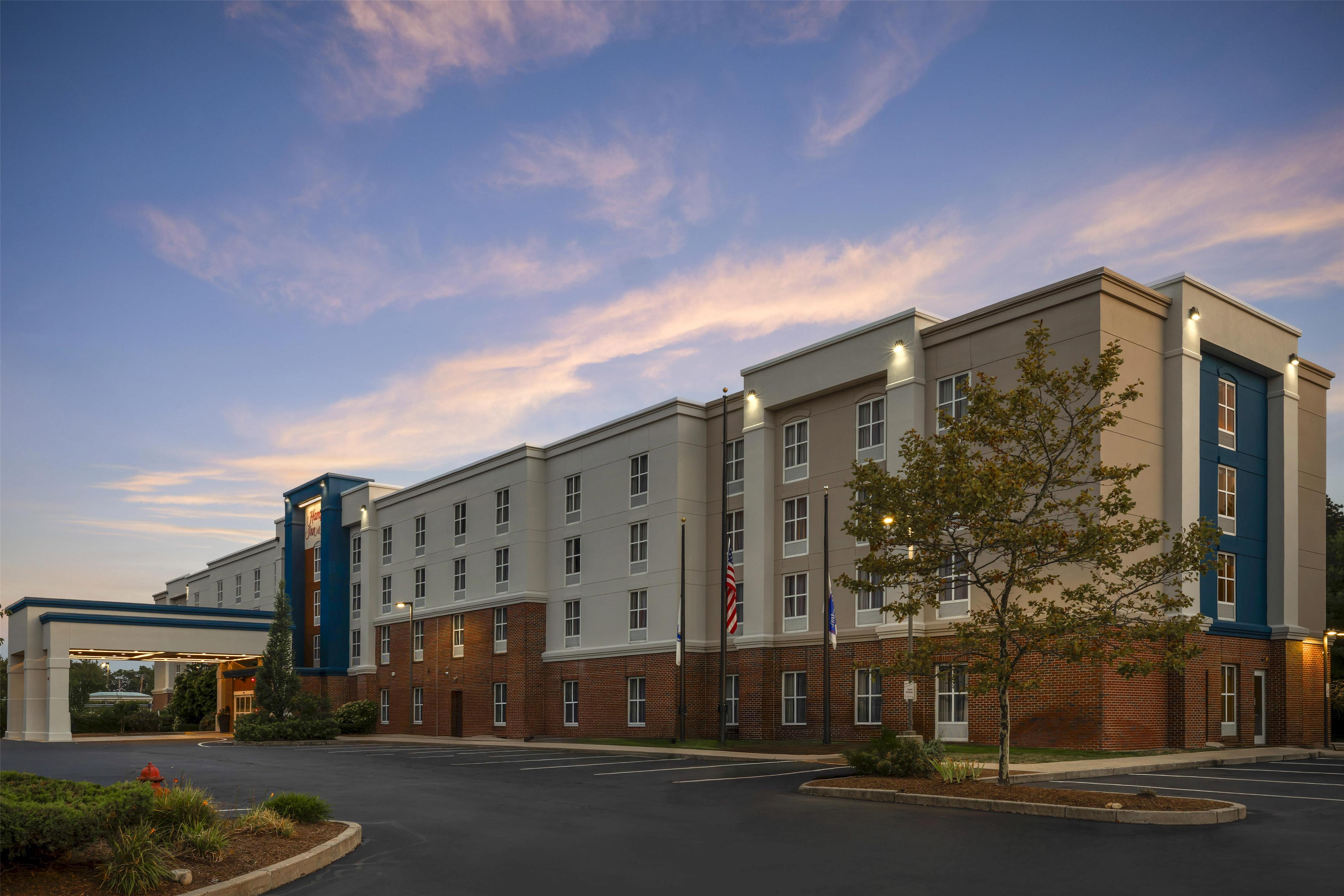 Exterior | Hampton Inn & Suites Plymouth