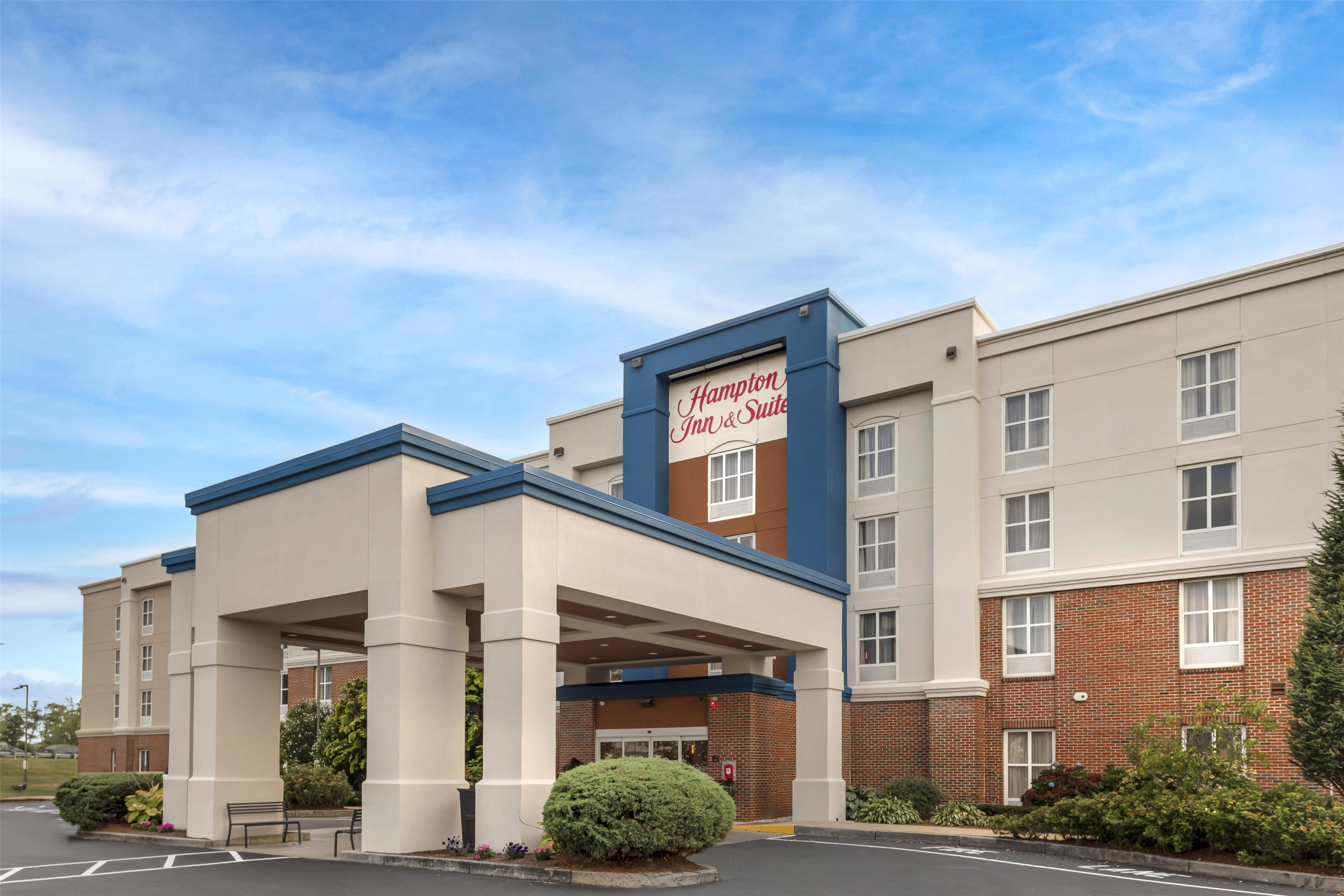 Exterior | Hampton Inn & Suites Plymouth