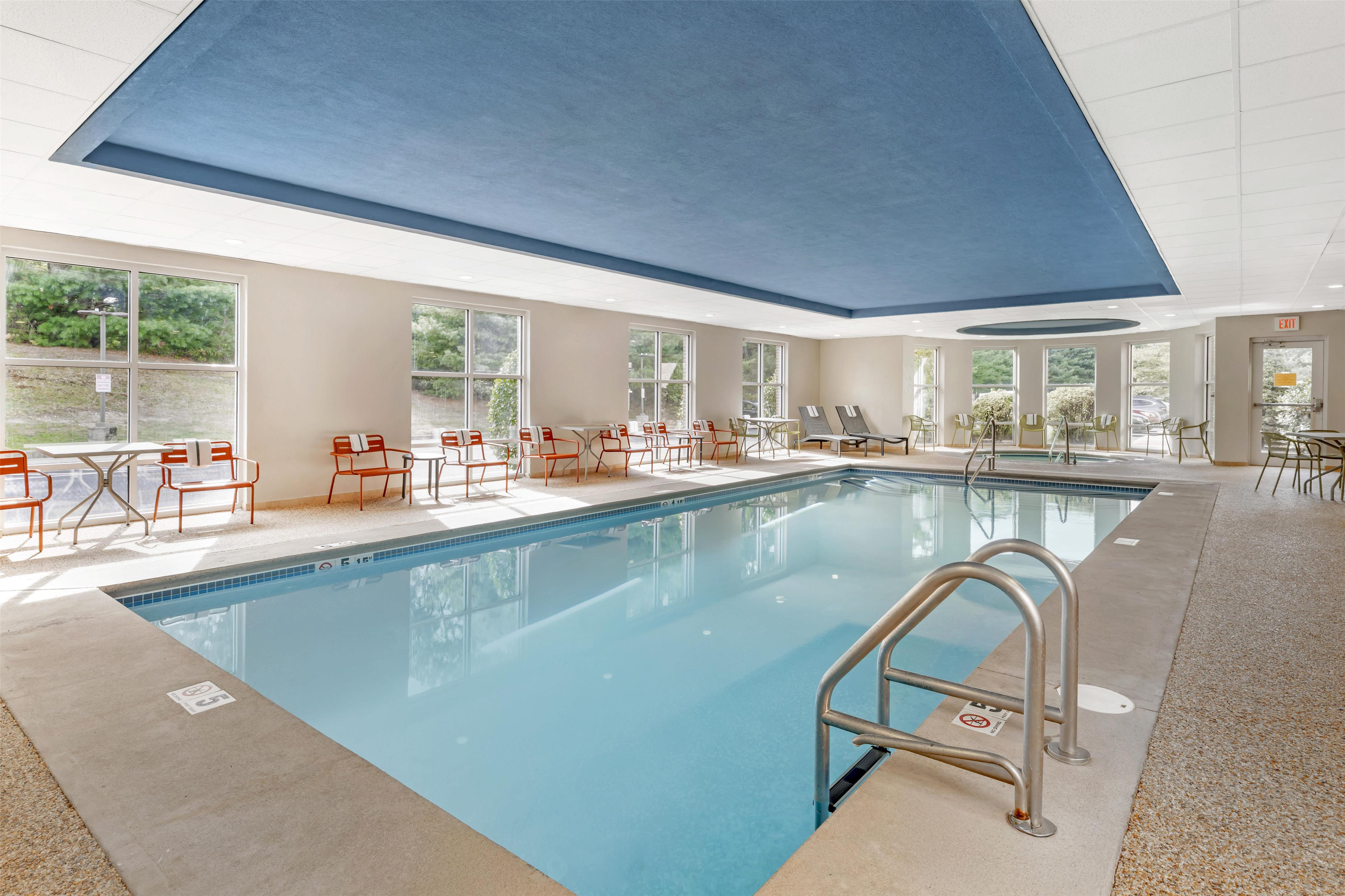 Pool | Hampton Inn & Suites Plymouth