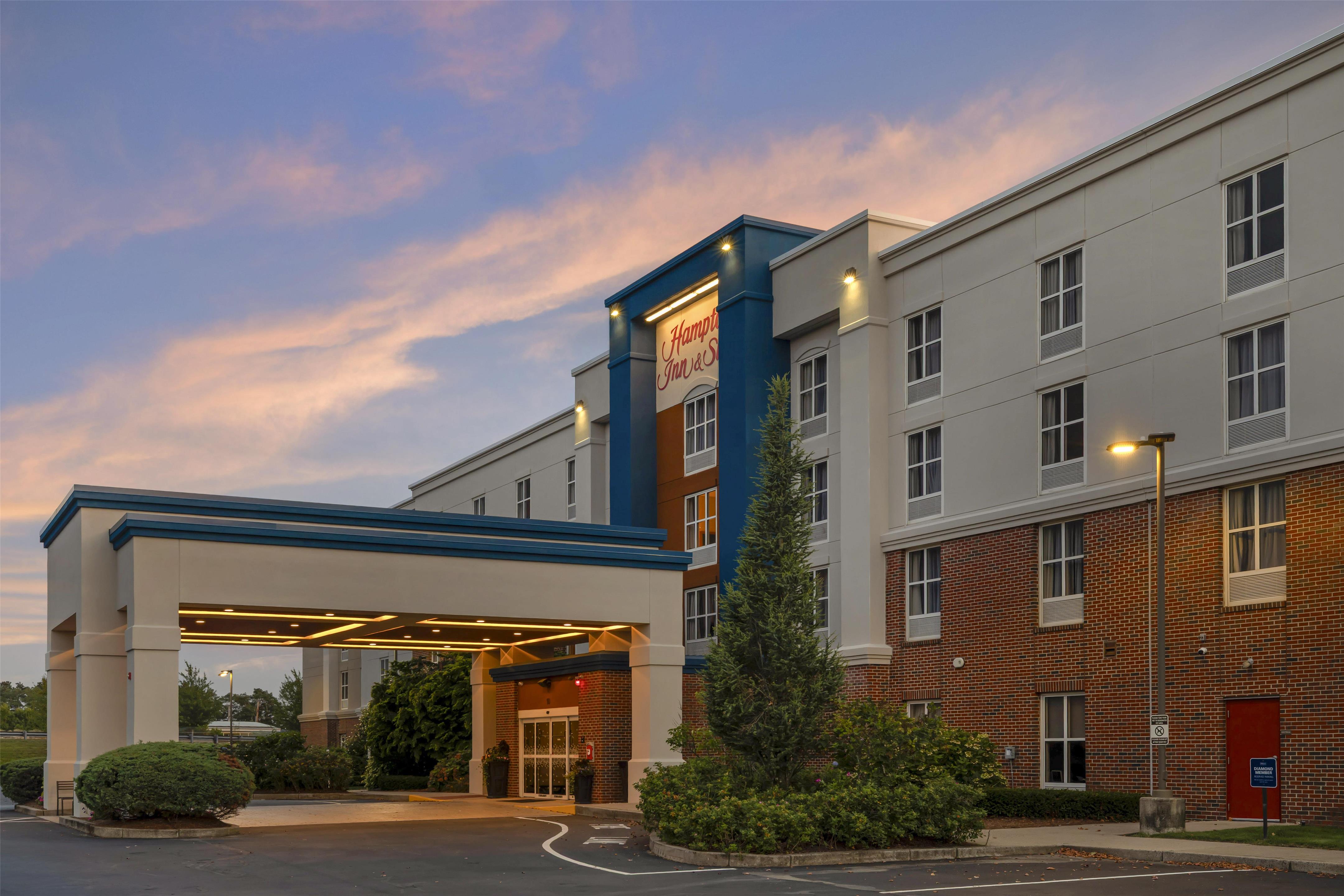 Exterior | Hampton Inn & Suites Plymouth