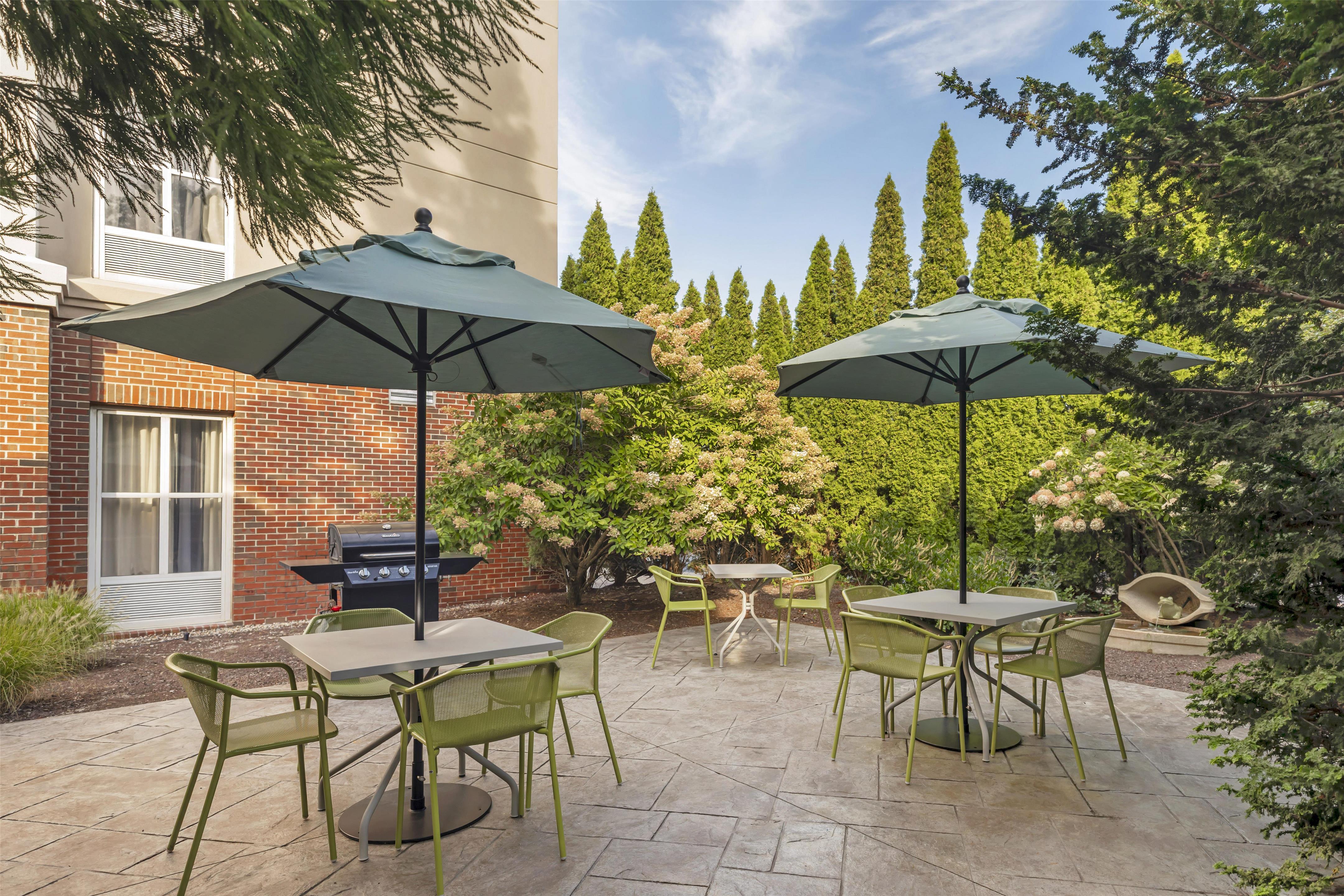 Exterior | Hampton Inn & Suites Plymouth