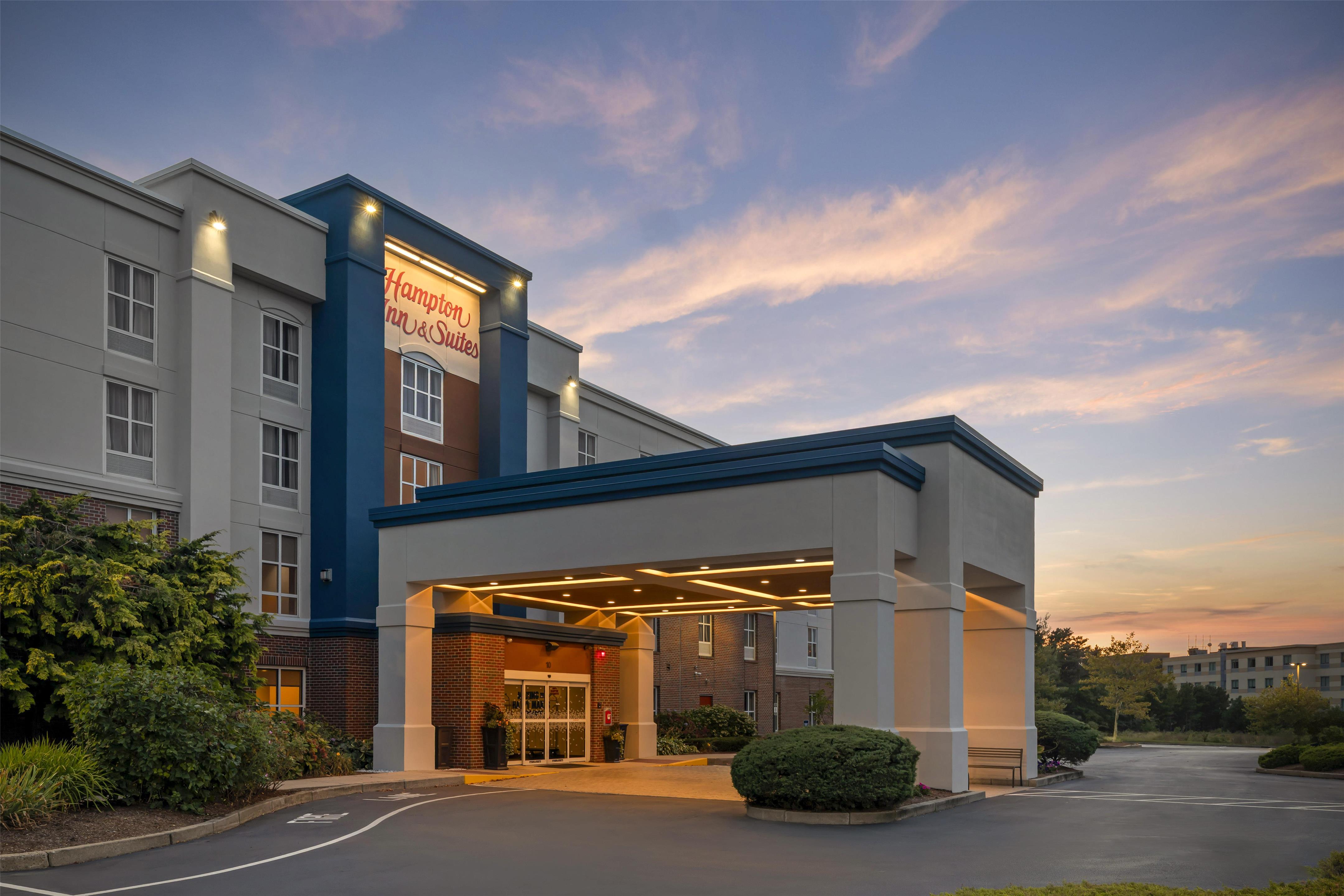 Exterior | Hampton Inn & Suites Plymouth