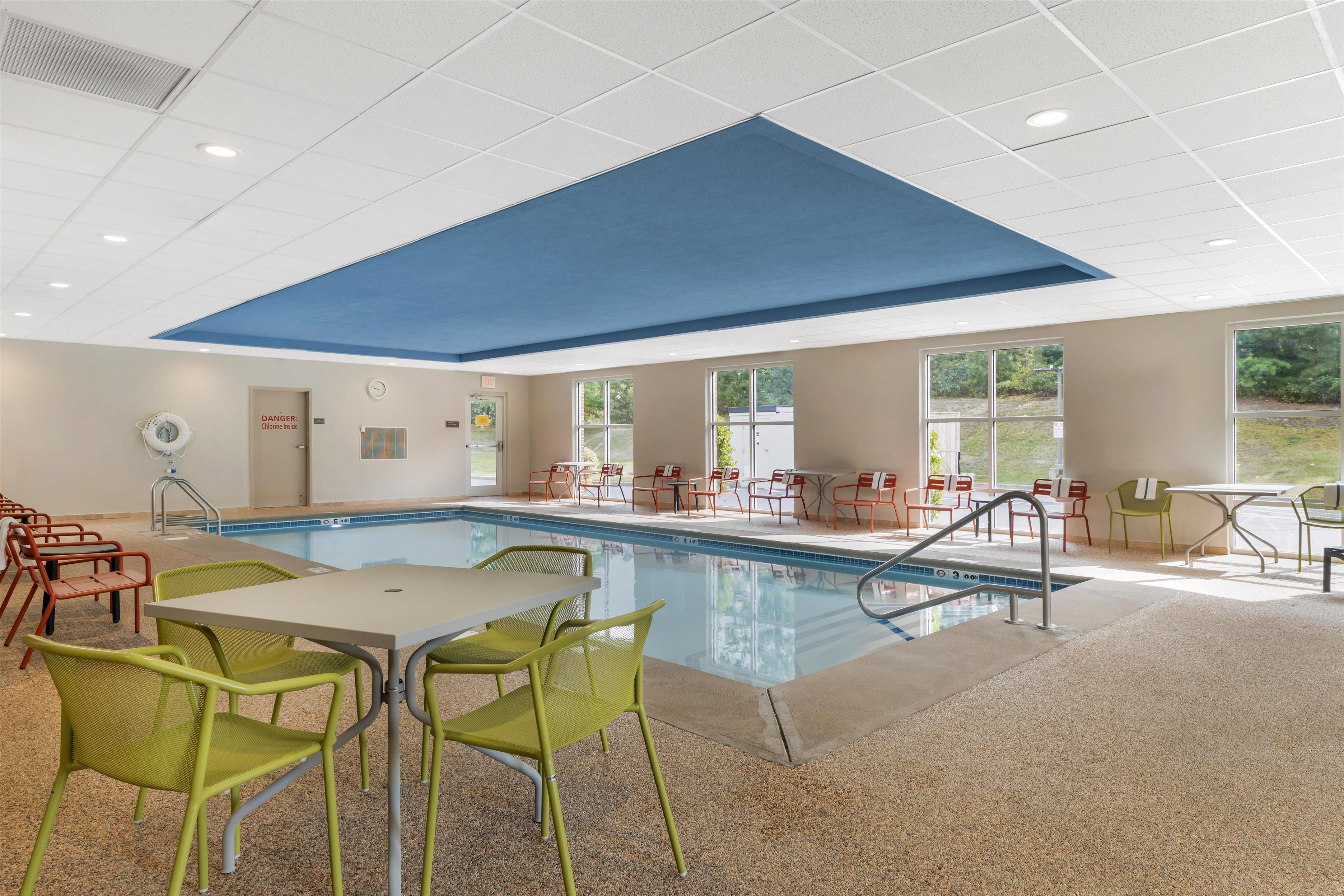 Pool | Hampton Inn & Suites Plymouth