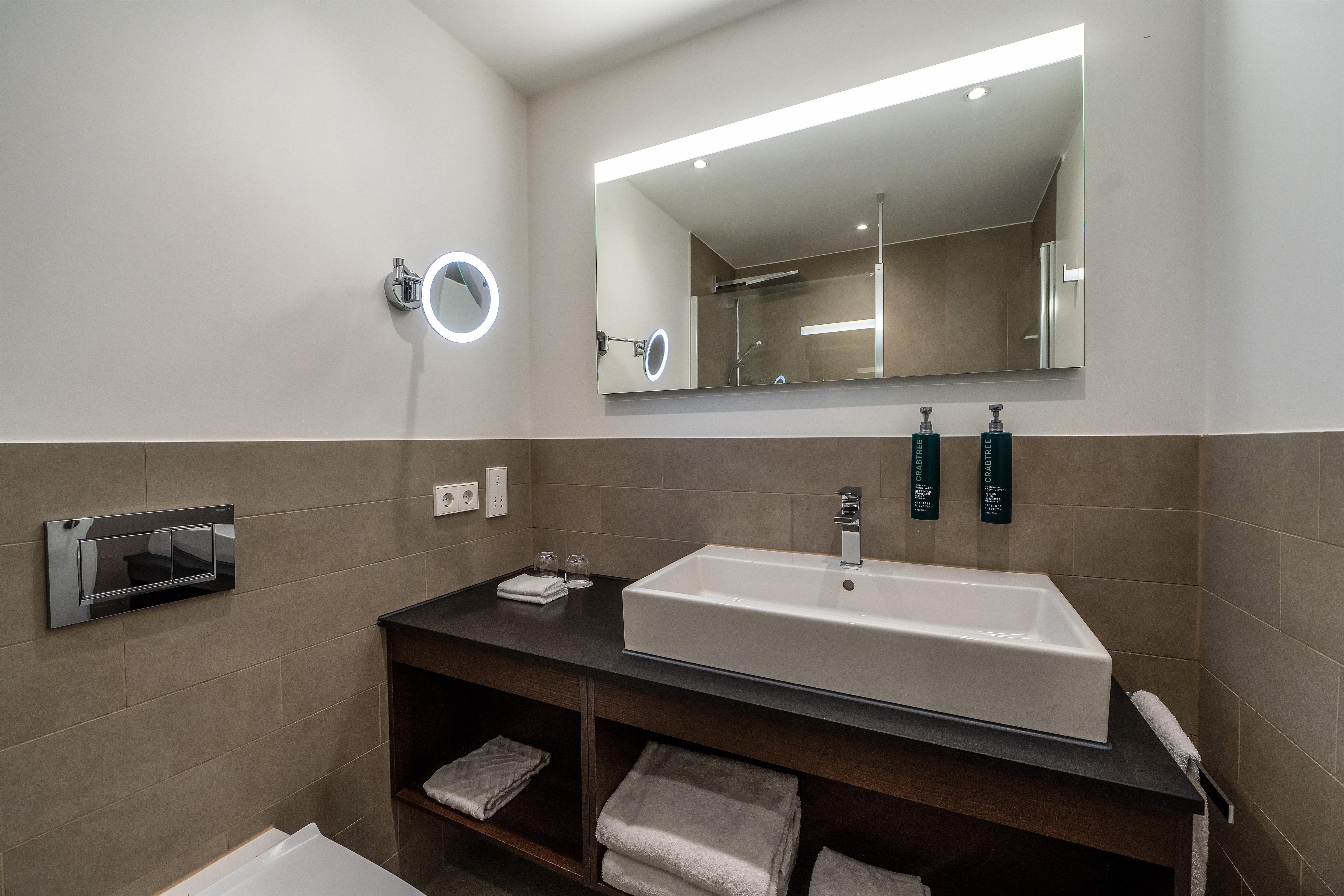 Hilton Mainz Room Type - KING DELUXE CITY VIEW
