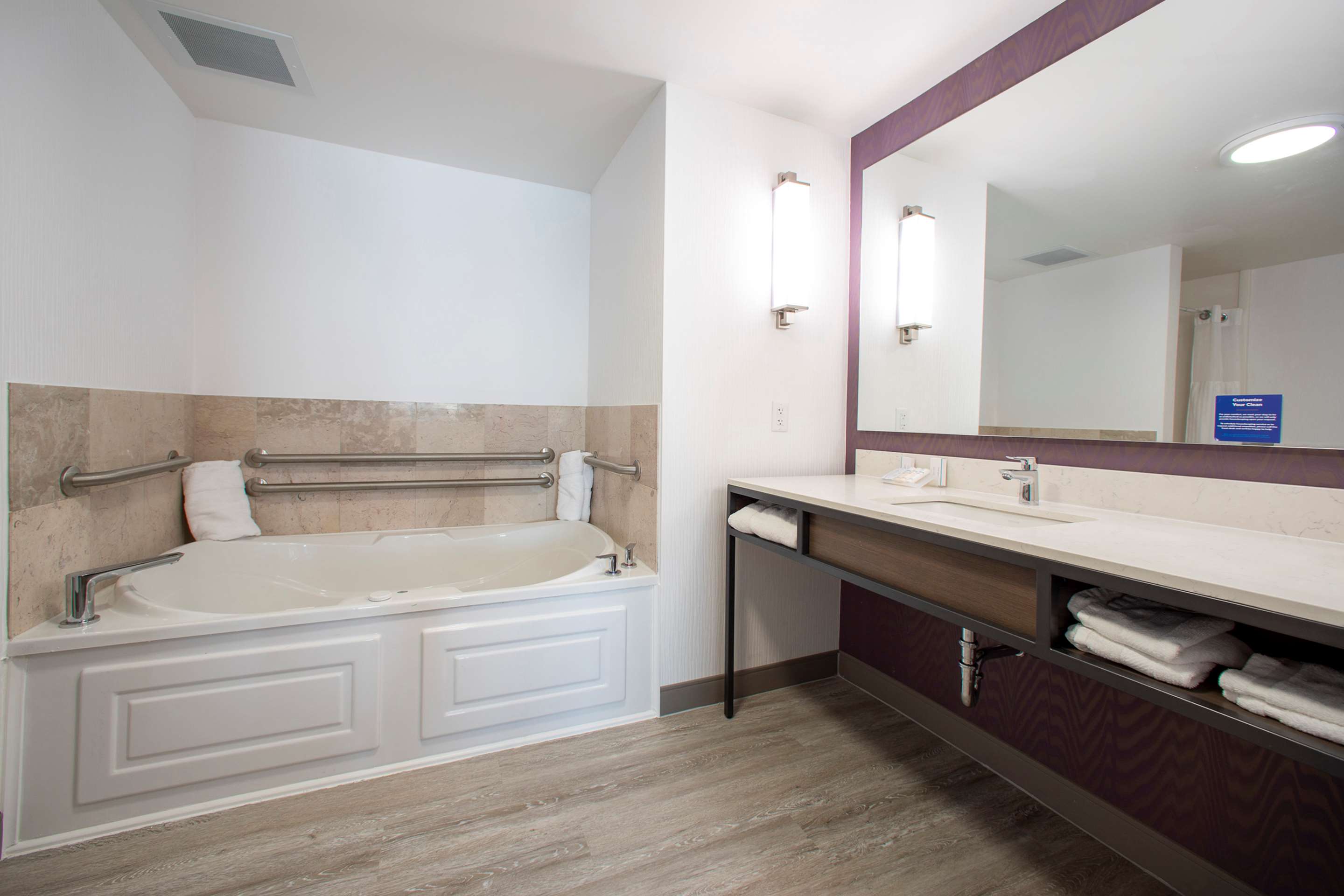 Guest room bath
