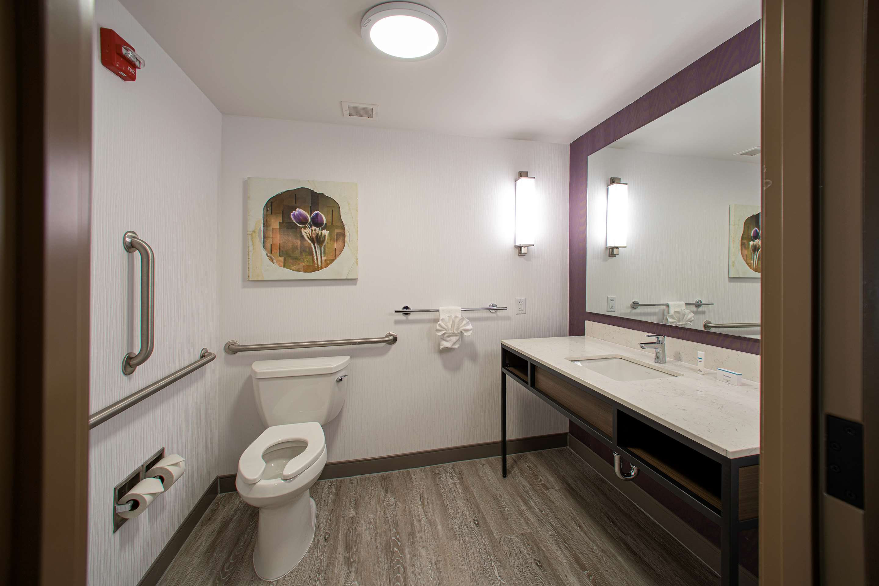 Guest room bath