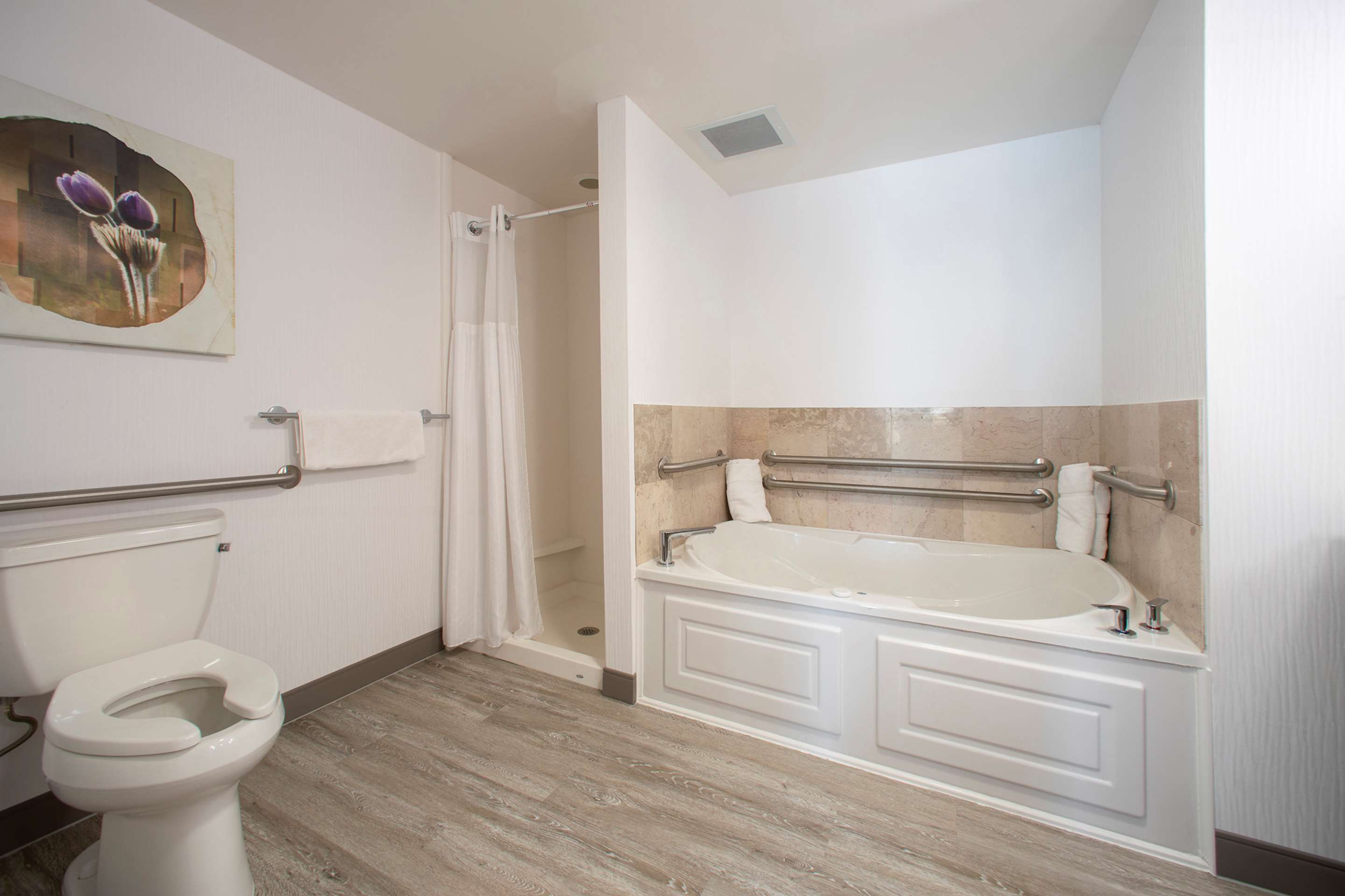 Guest room bath