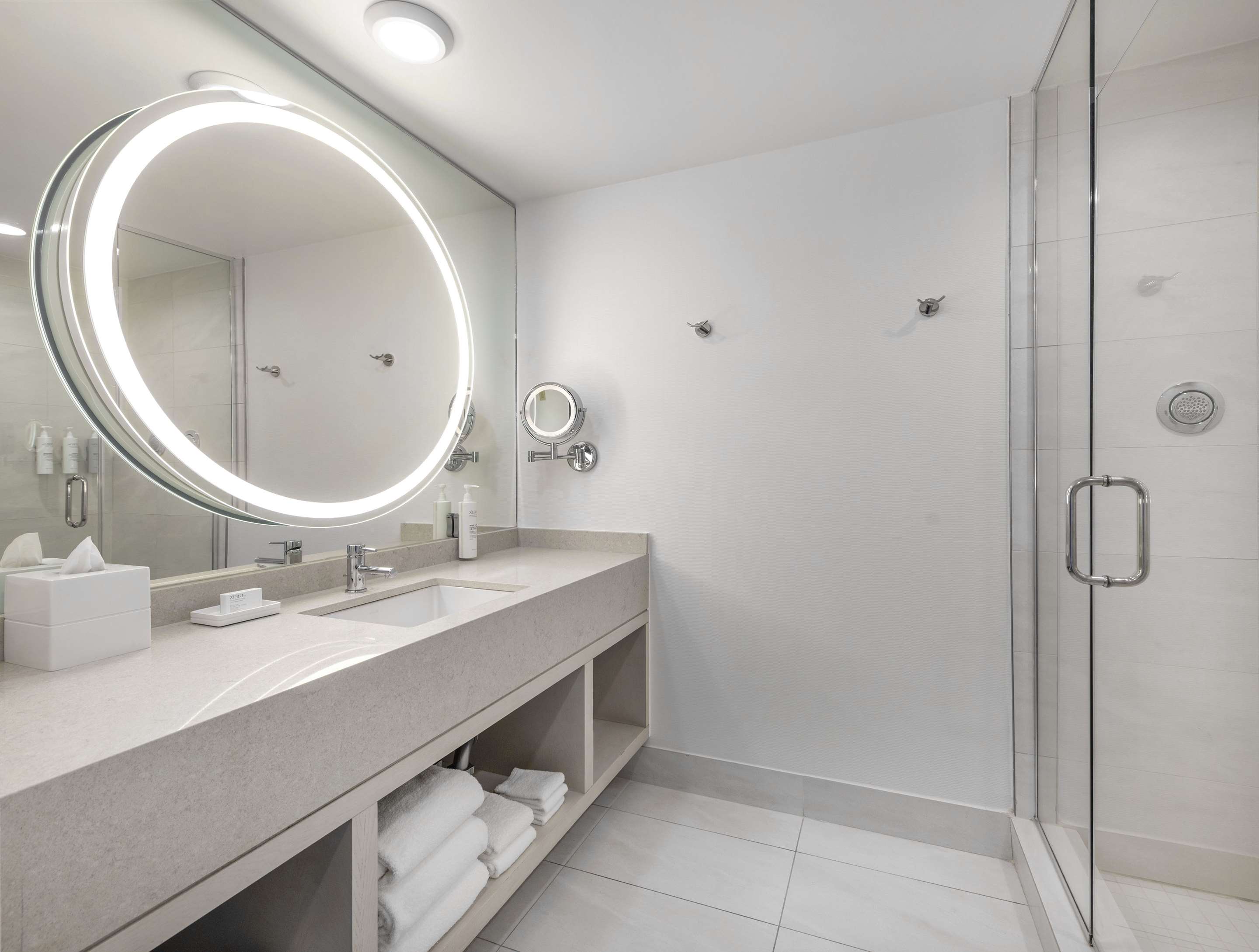 Guest room bath