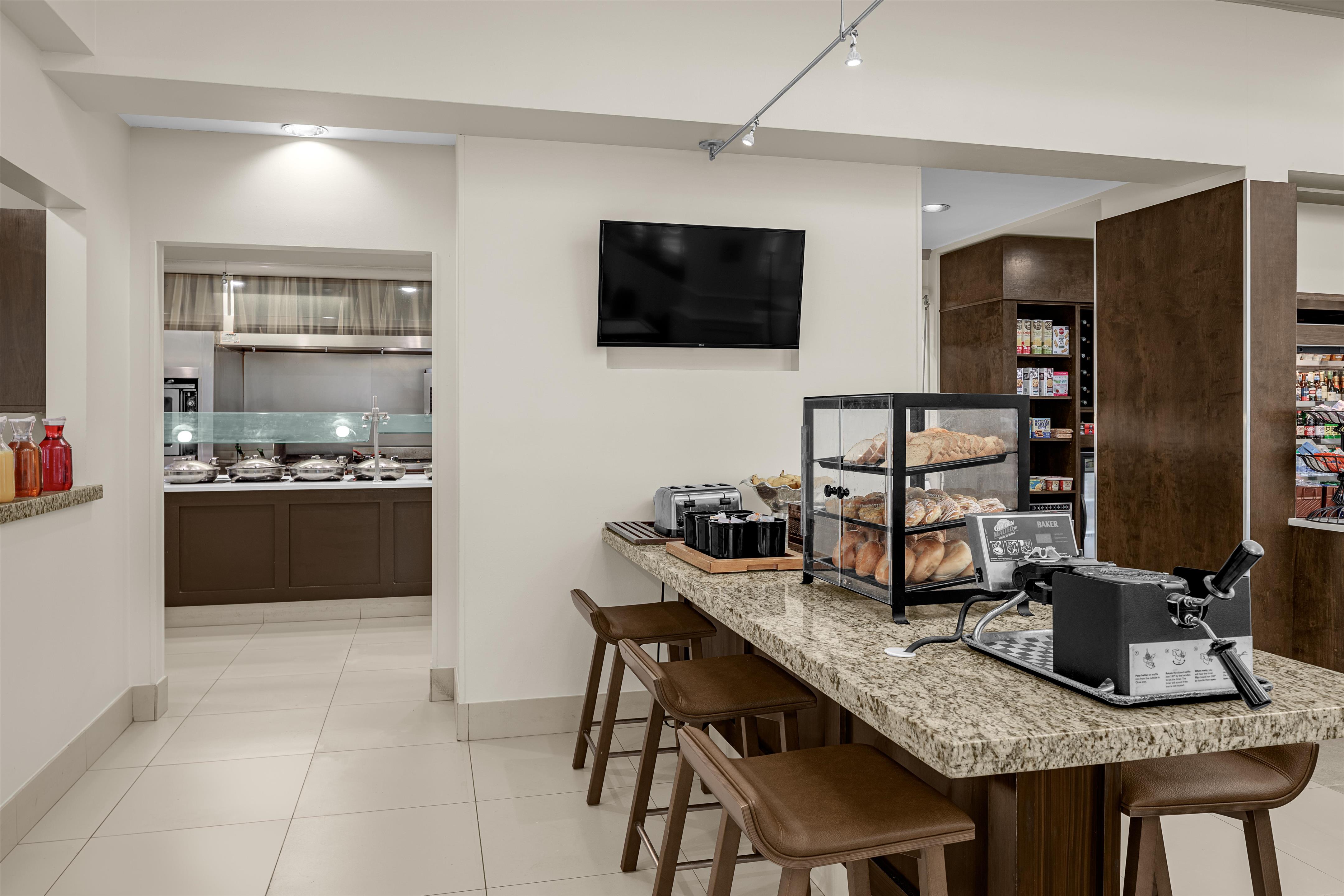 Breakfast Area | Hilton Garden Inn Raleigh-Durham Airport