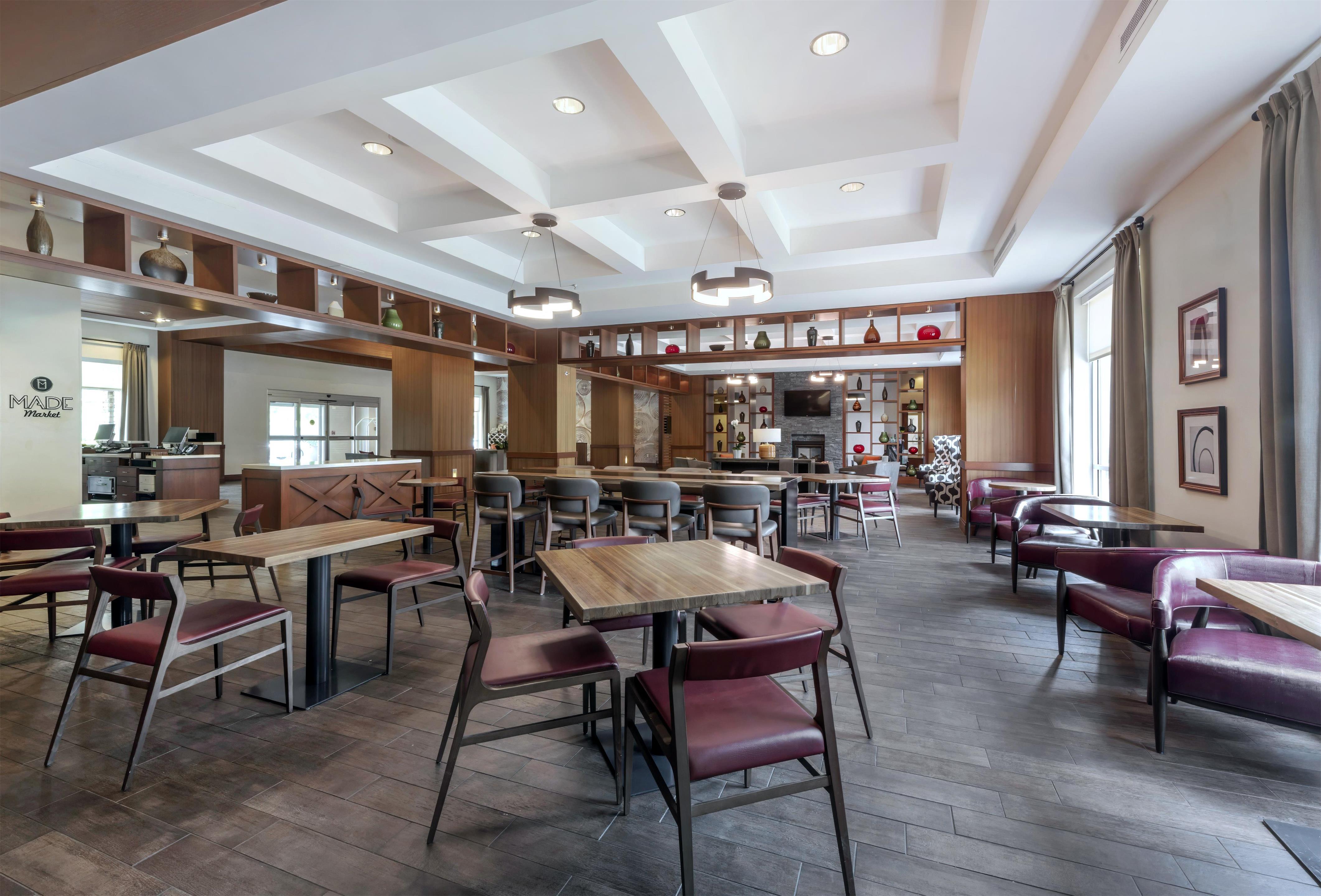 Restaurant | DoubleTree by Hilton Raleigh - Cary