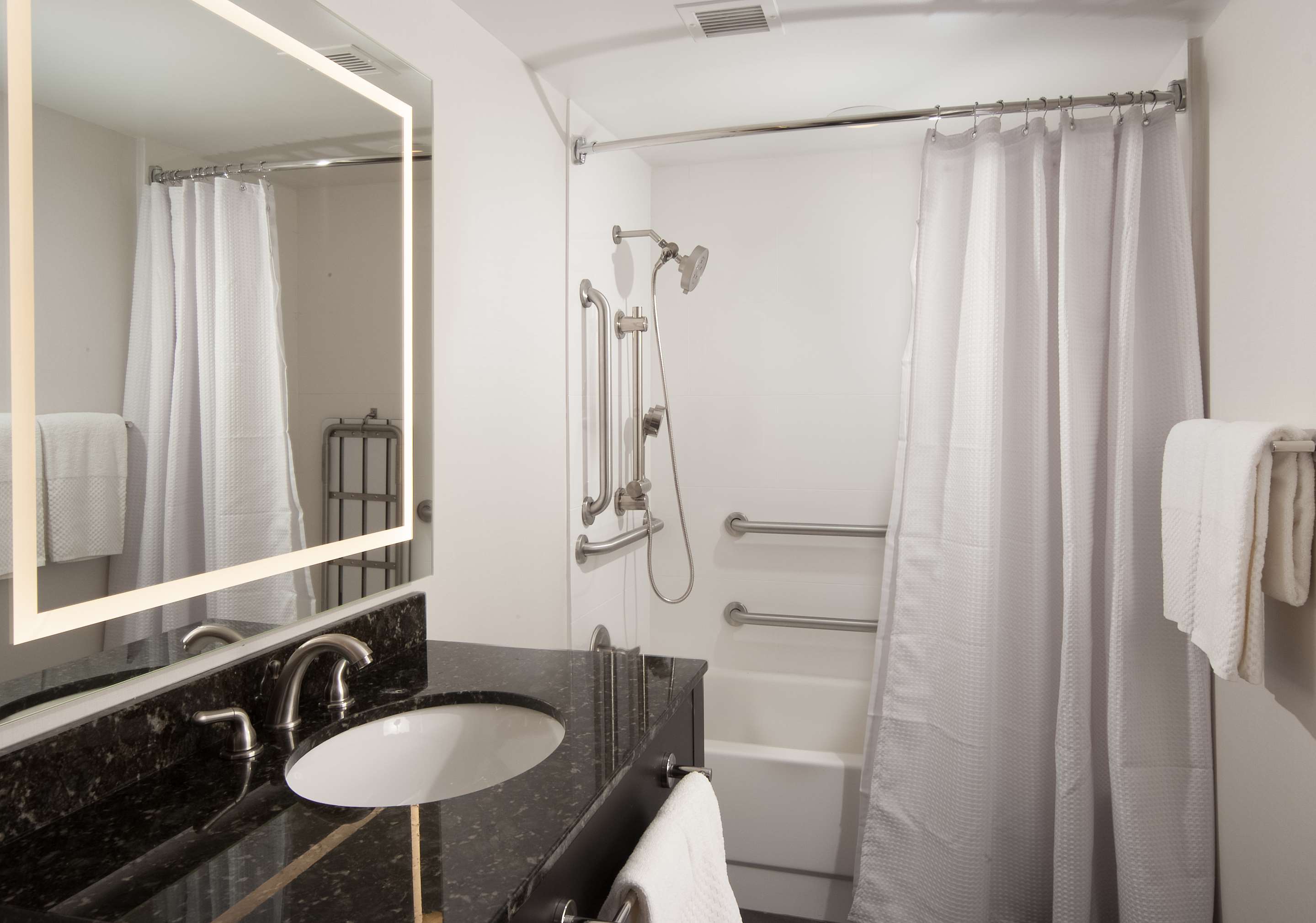 Guest room bath