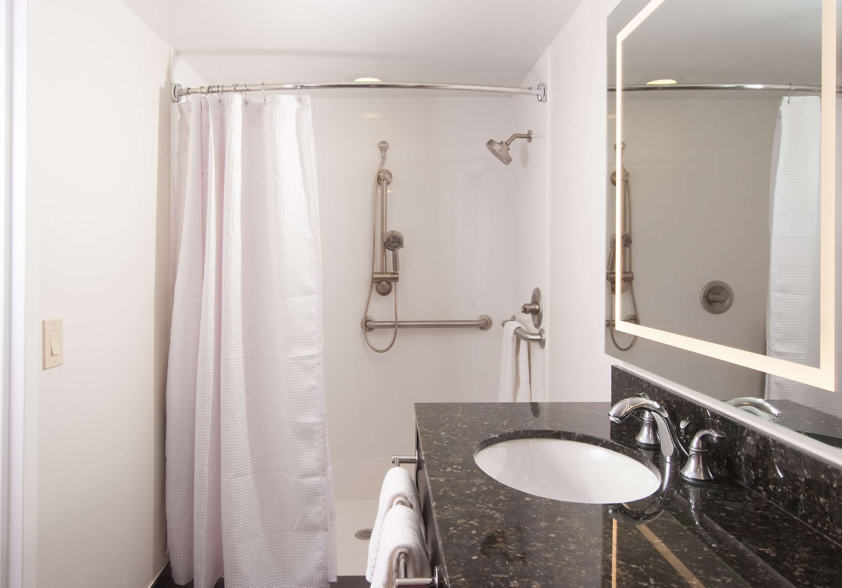 Guest room bath