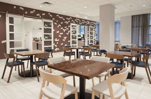 Restaurant - Embassy Suites Raleigh Crabtree Valley