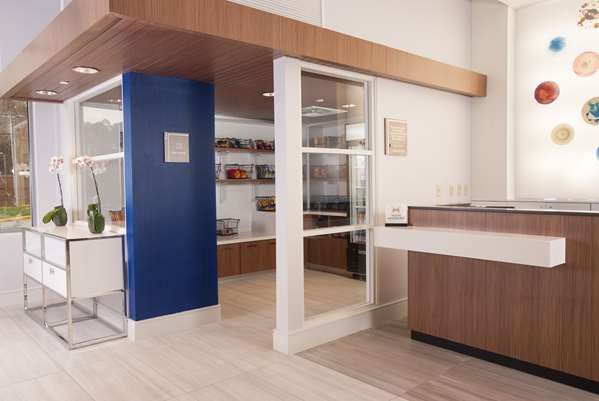 Restaurant - Embassy Suites Raleigh Crabtree Valley