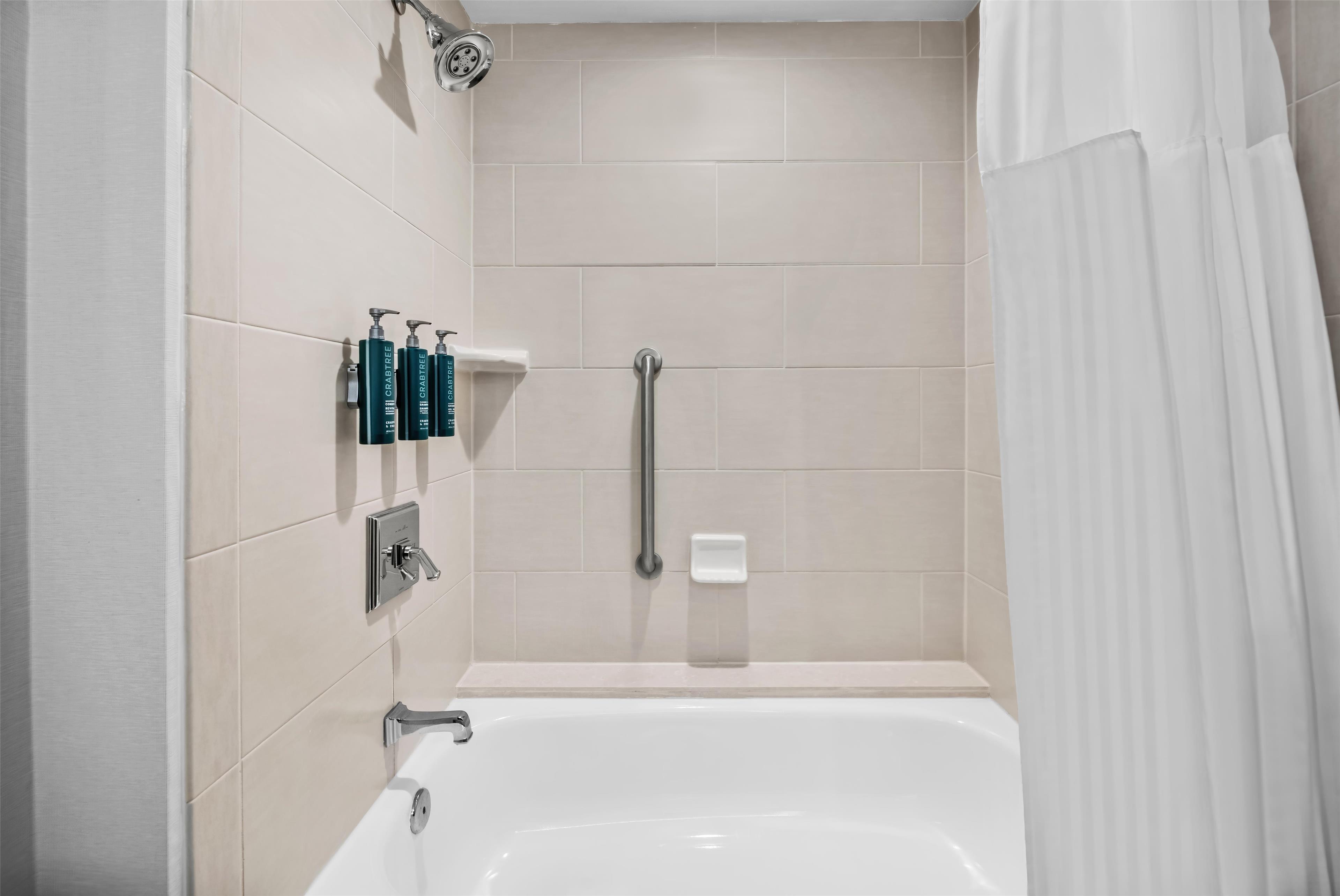 DoubleTree Suites by Hilton Raleigh-Durham Room Type - 1KNG STE LAKE VIEW NONSMOK