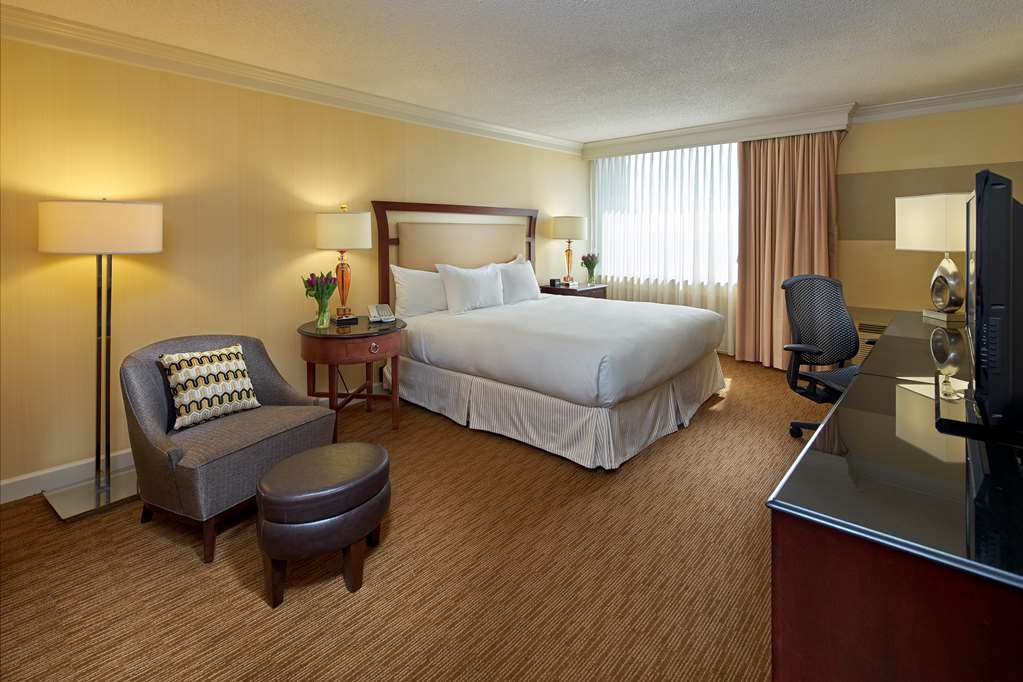 Hilton Raleigh North Hills Room Type - 1 KING ACC W  RI SHWR