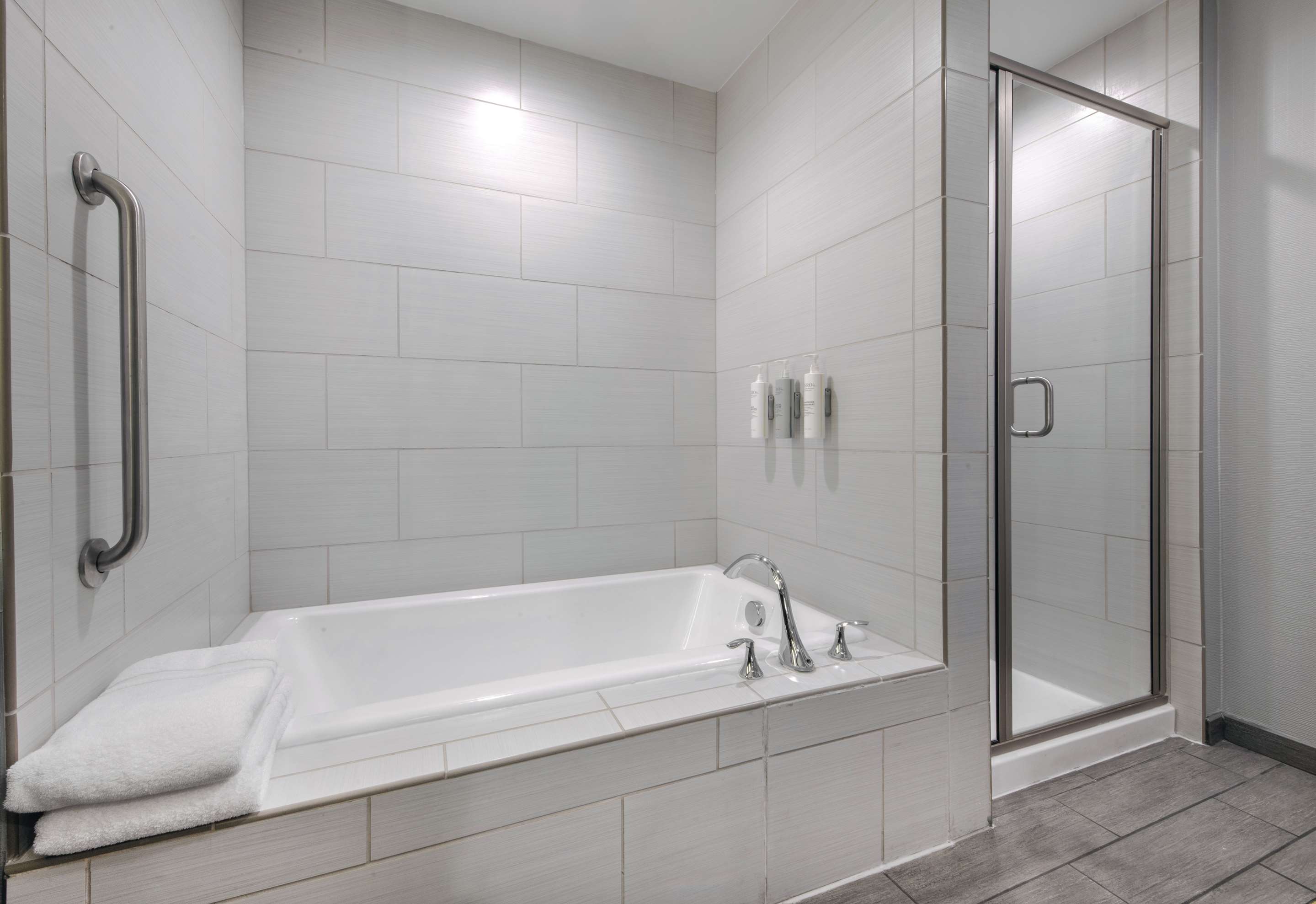 Guest room bath