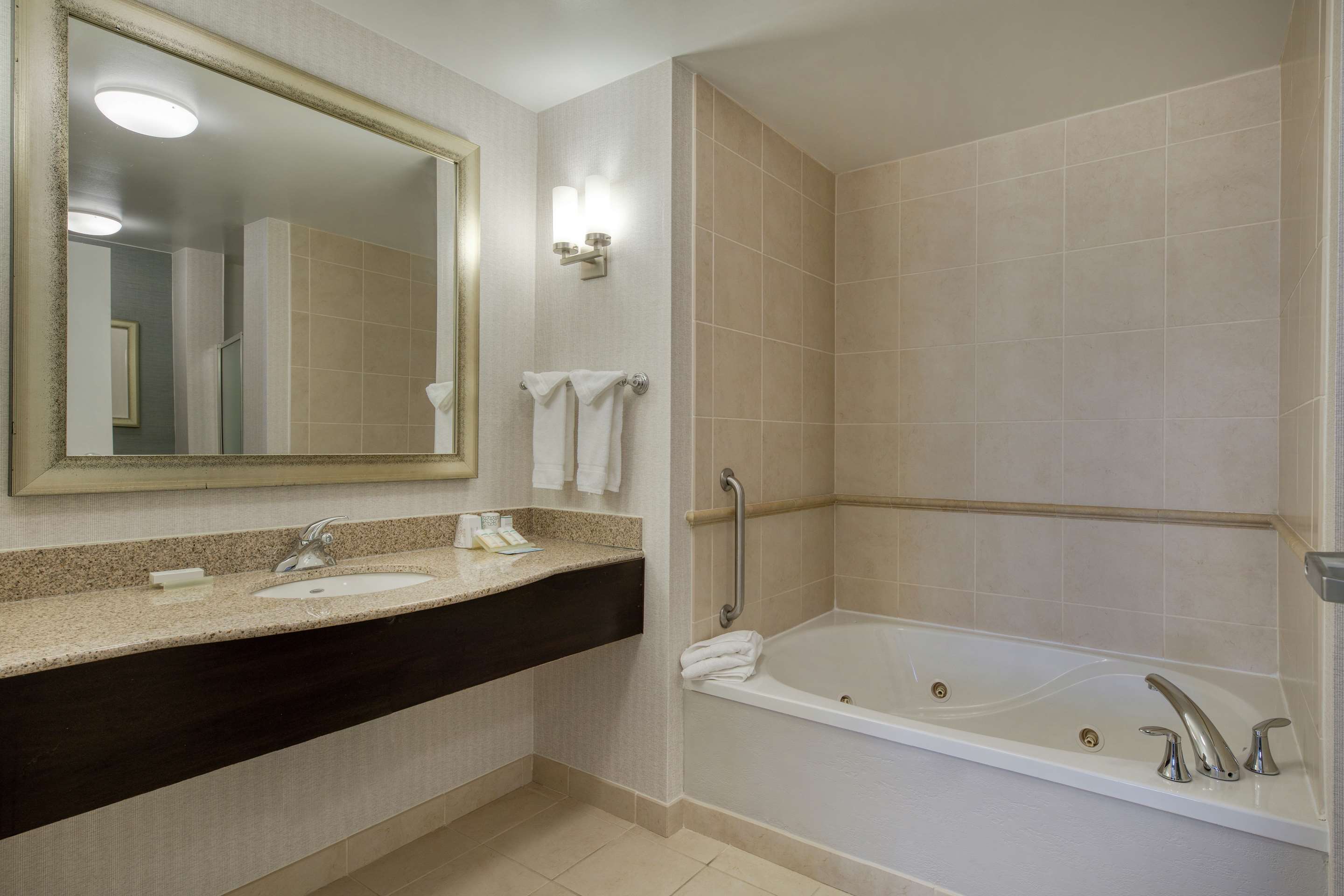 Guest room bath