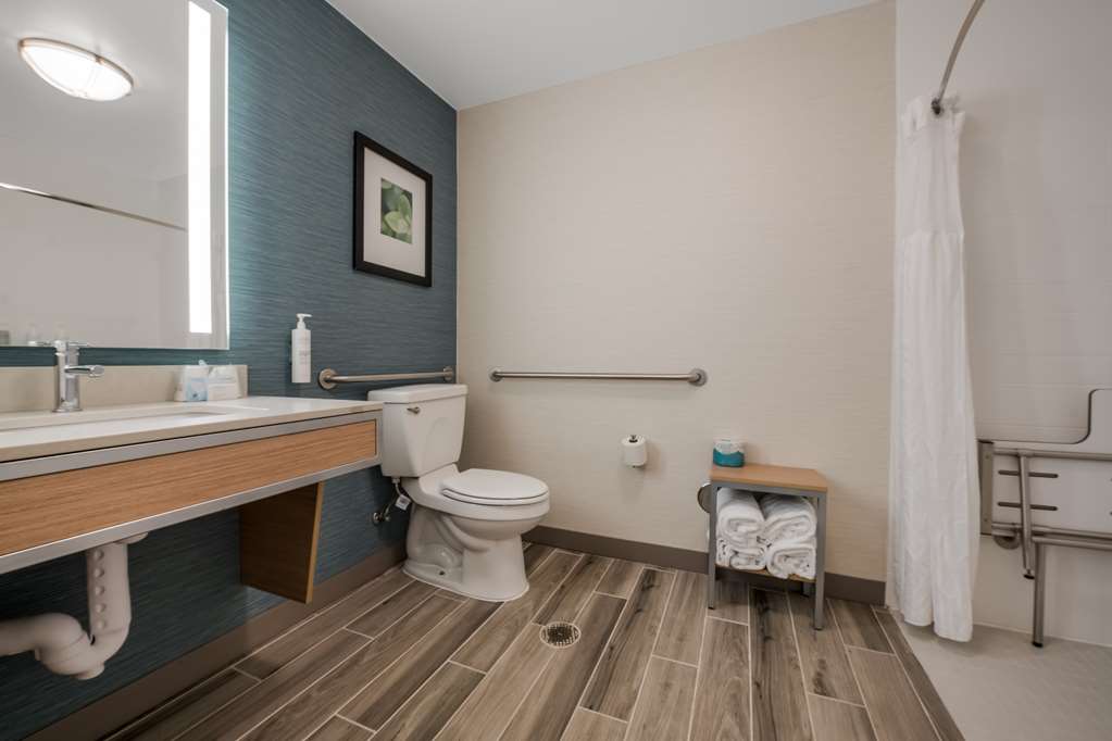 Hilton Garden Inn Rockford - Tap to explore photos