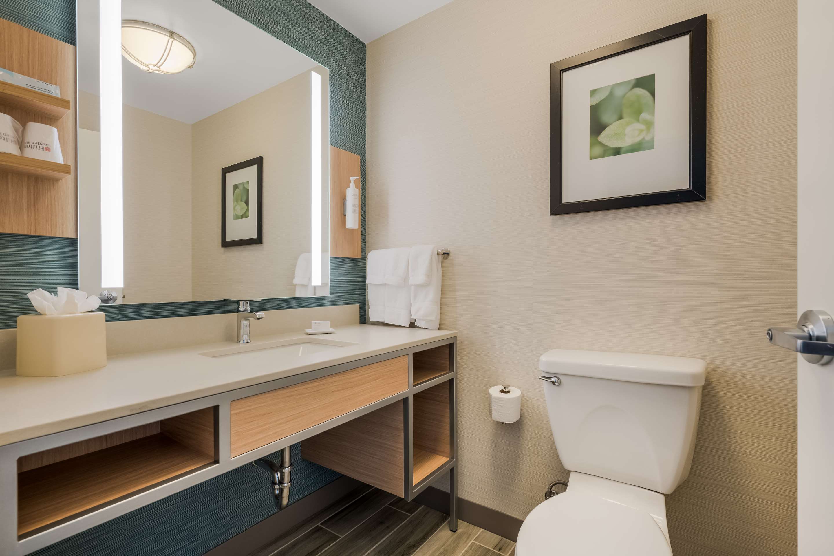 Guest room bath