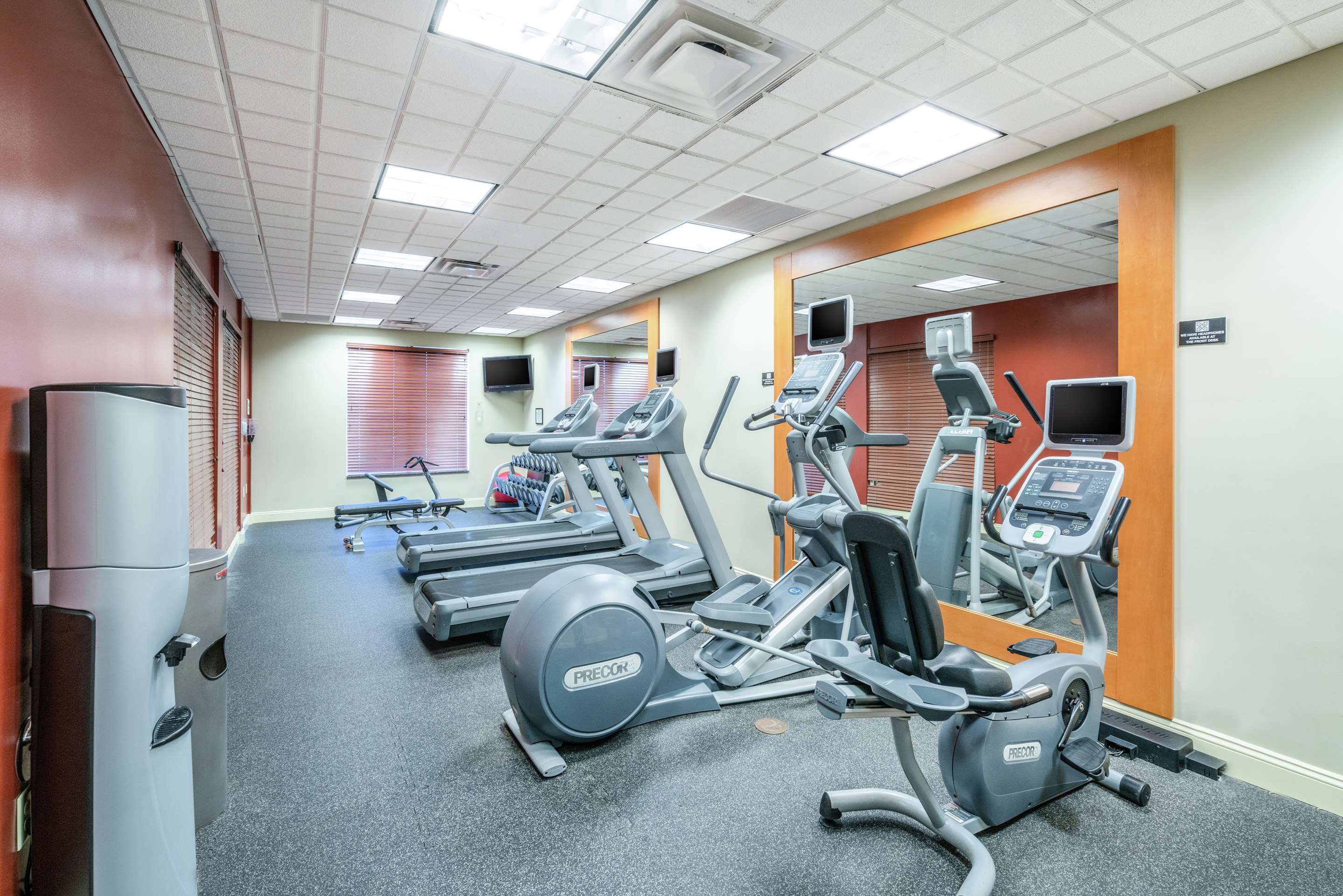 Health club fitness center gym | Hilton Garden Inn Richmond Airport