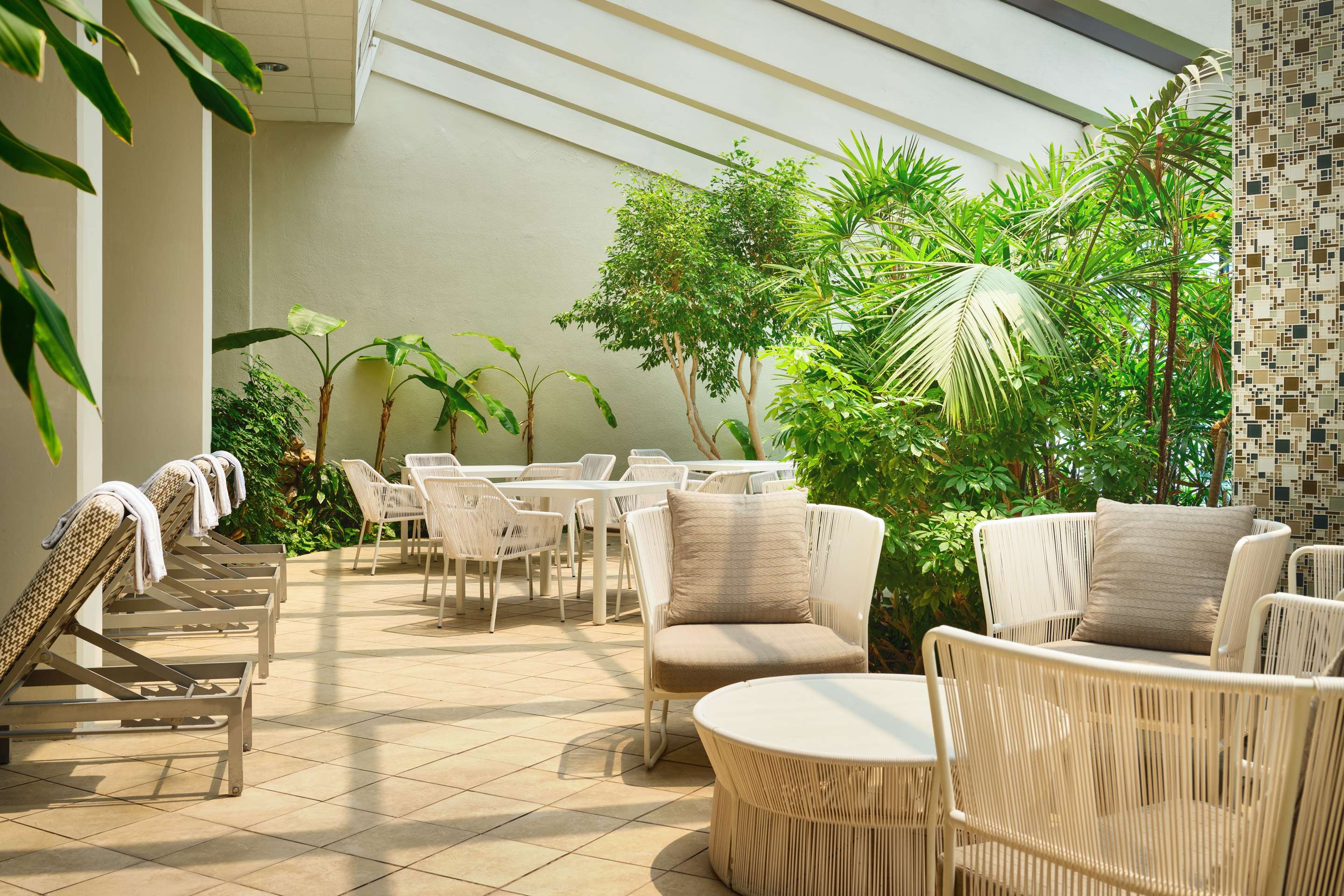 Lobby | Embassy Suites by Hilton Richmond
