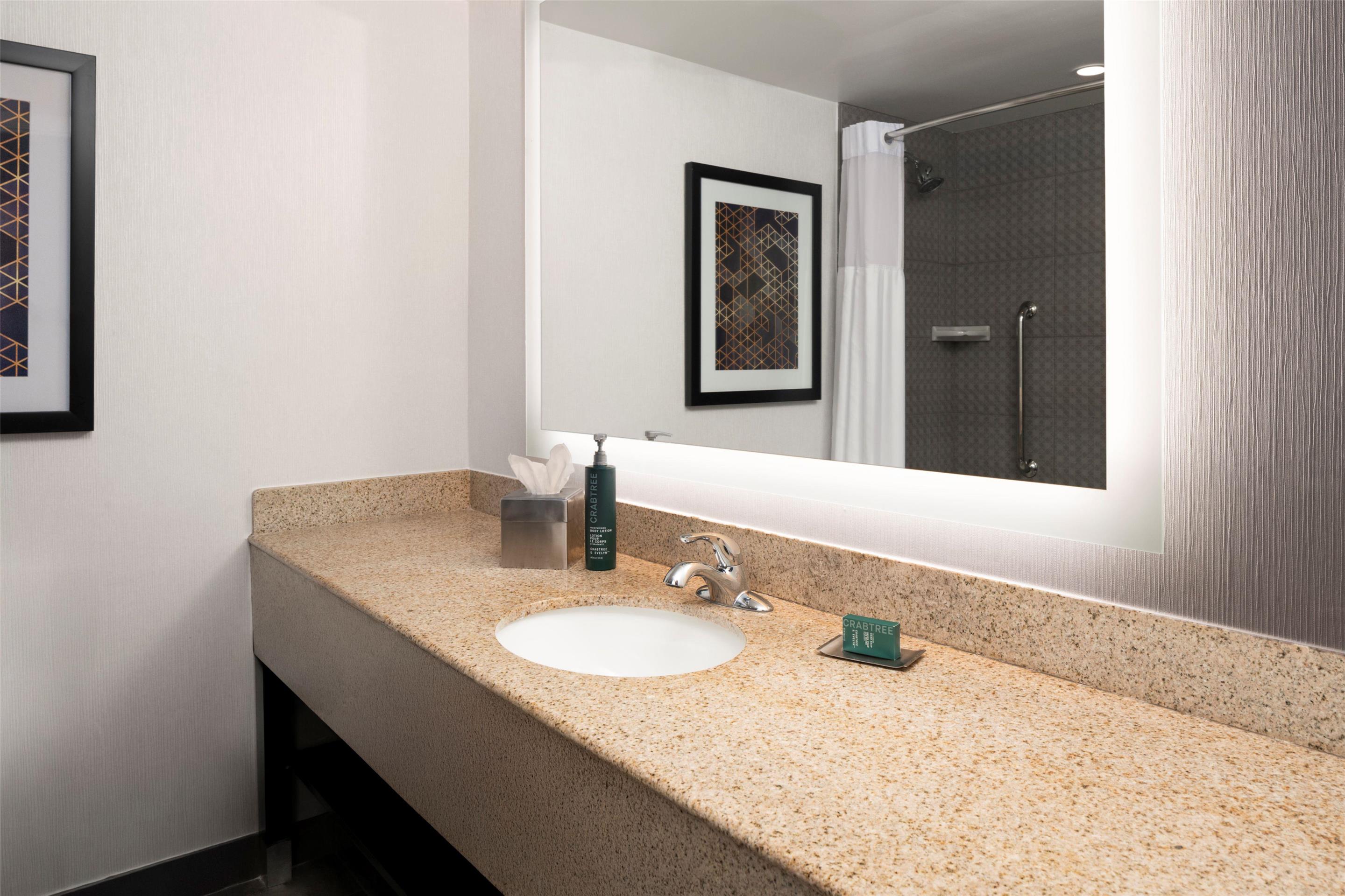 Guest room bath