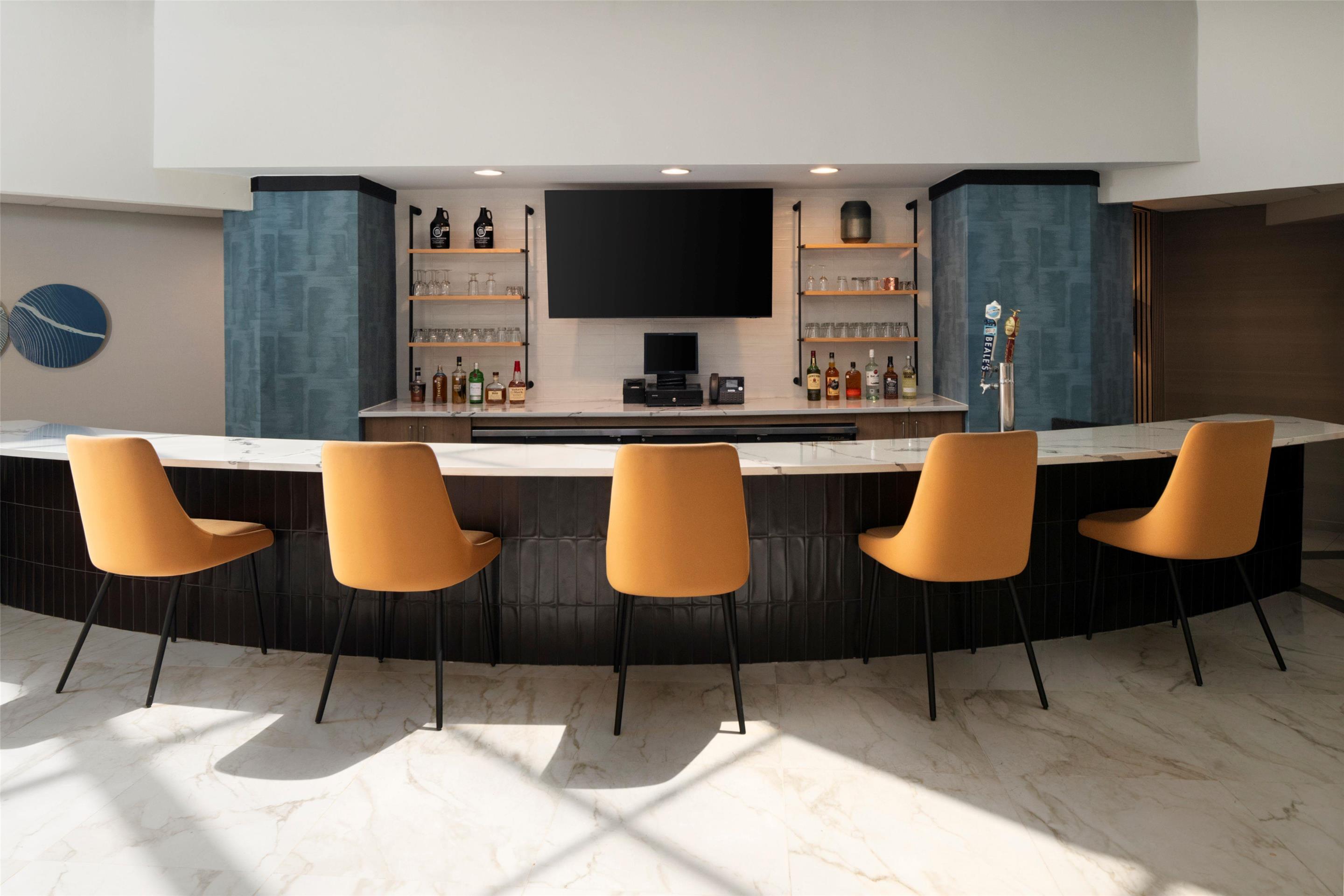 BarLounge | DoubleTree by Hilton Hotel Richmond - Midlothian