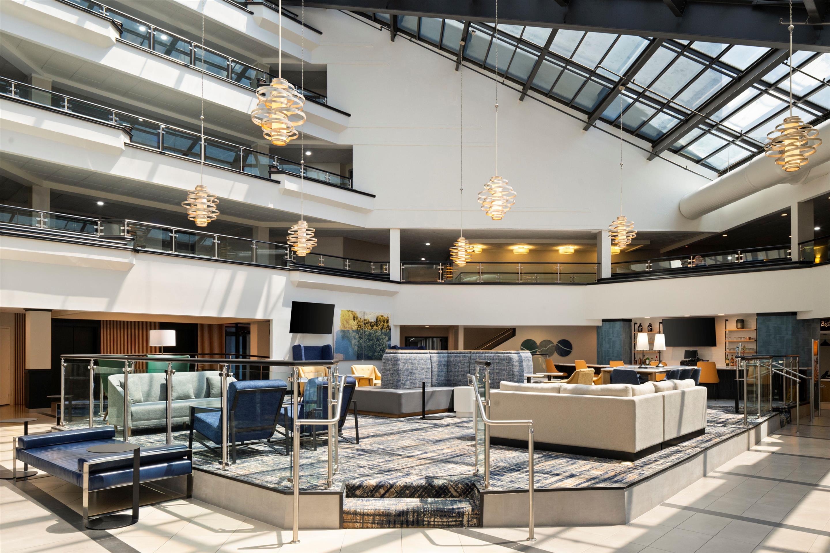 Lobby | DoubleTree by Hilton Hotel Richmond - Midlothian