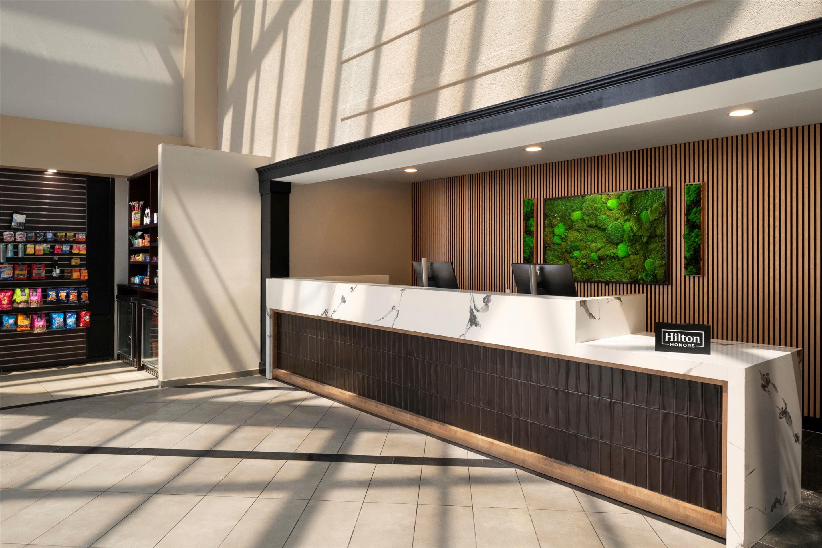 Reception | DoubleTree by Hilton Hotel Richmond - Midlothian
