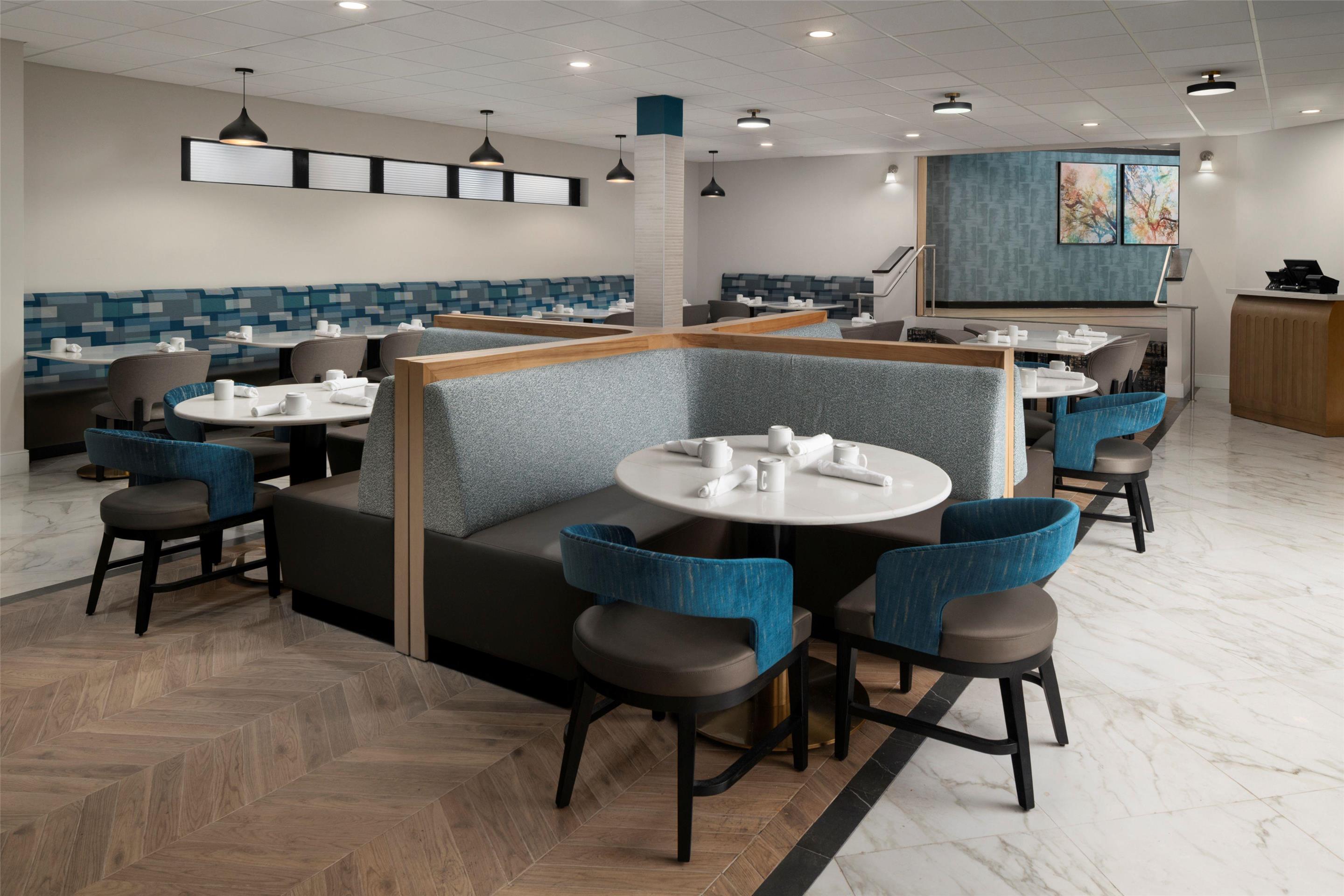 Restaurant | DoubleTree by Hilton Hotel Richmond - Midlothian