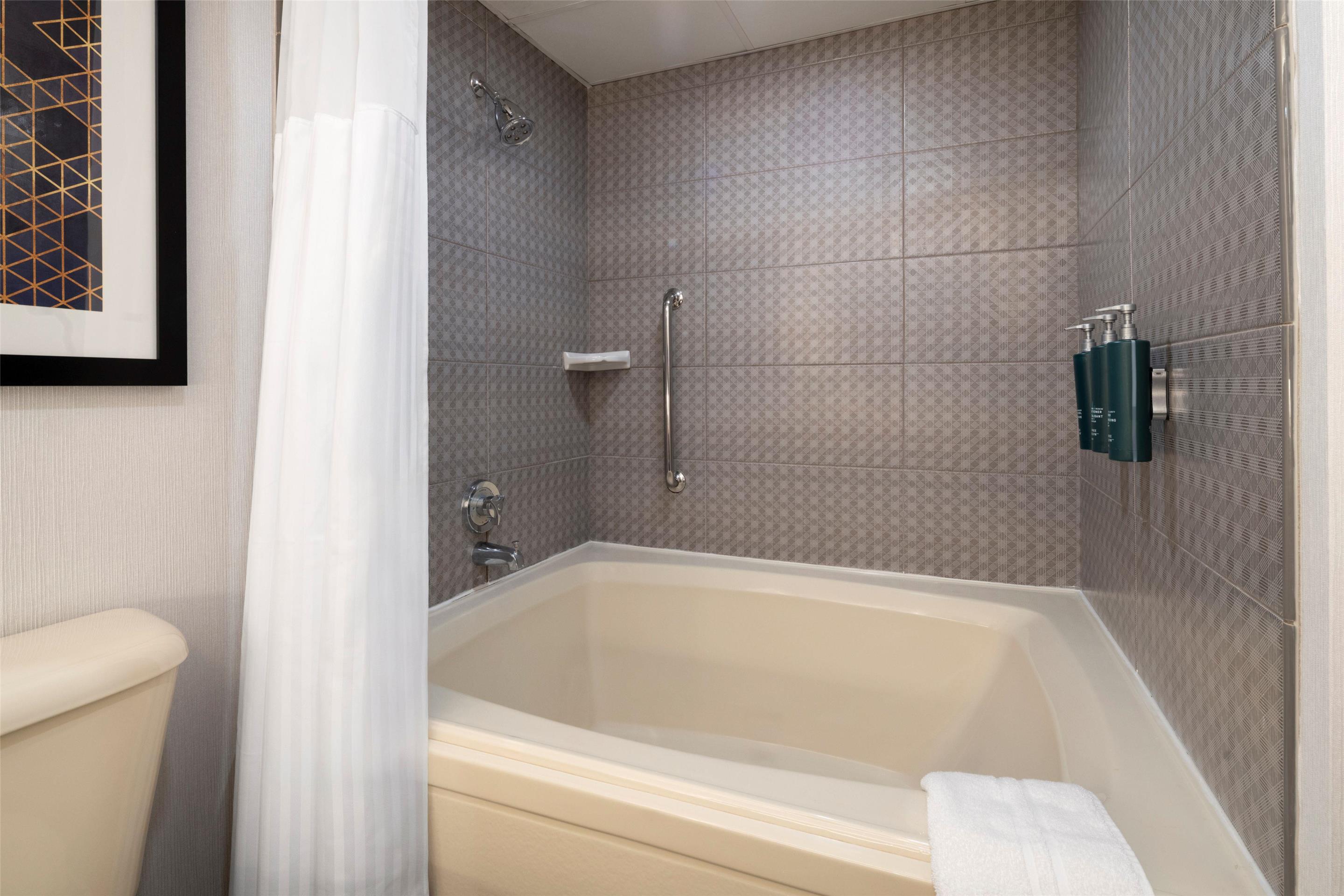Guest room bath