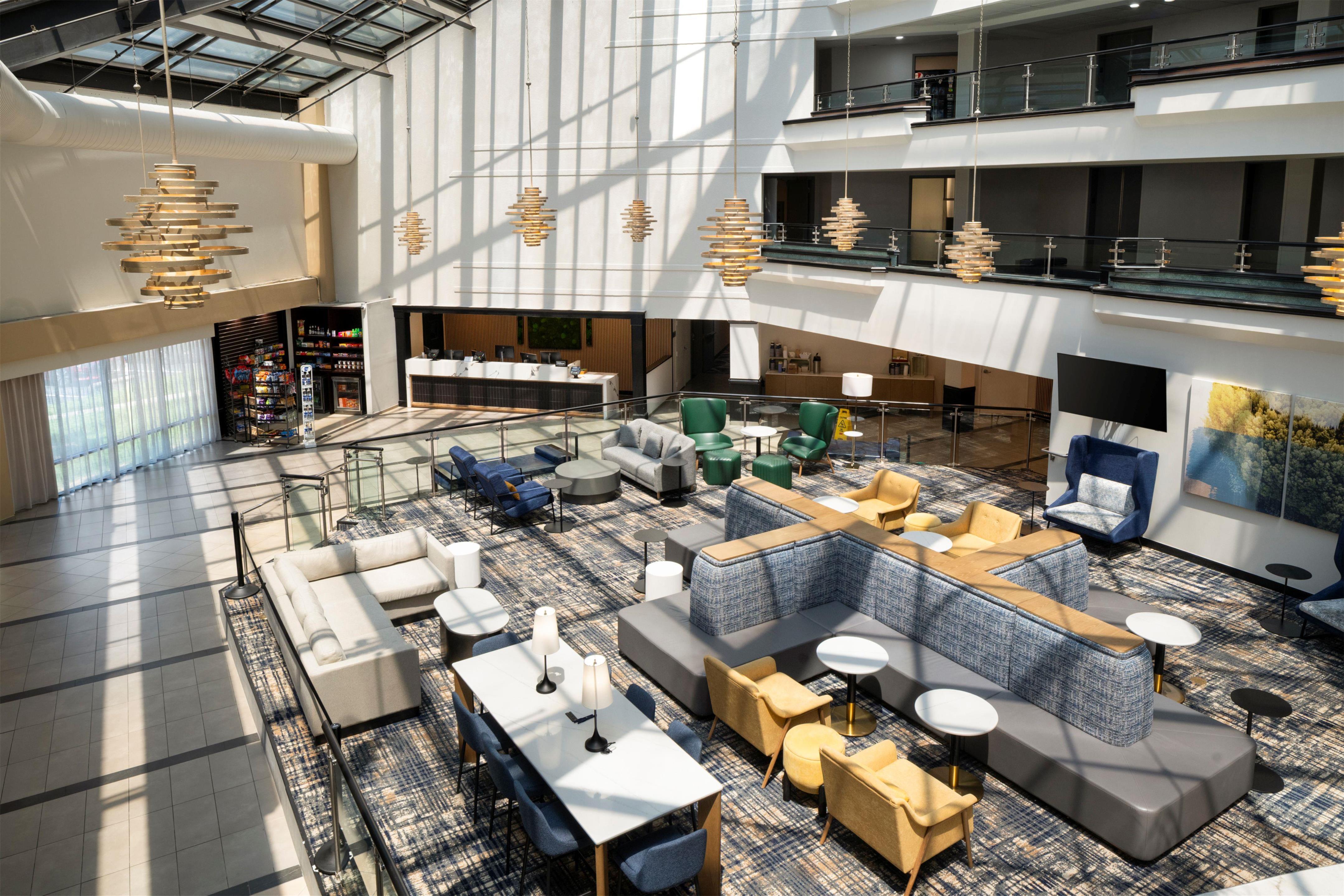 Lobby | DoubleTree by Hilton Hotel Richmond - Midlothian