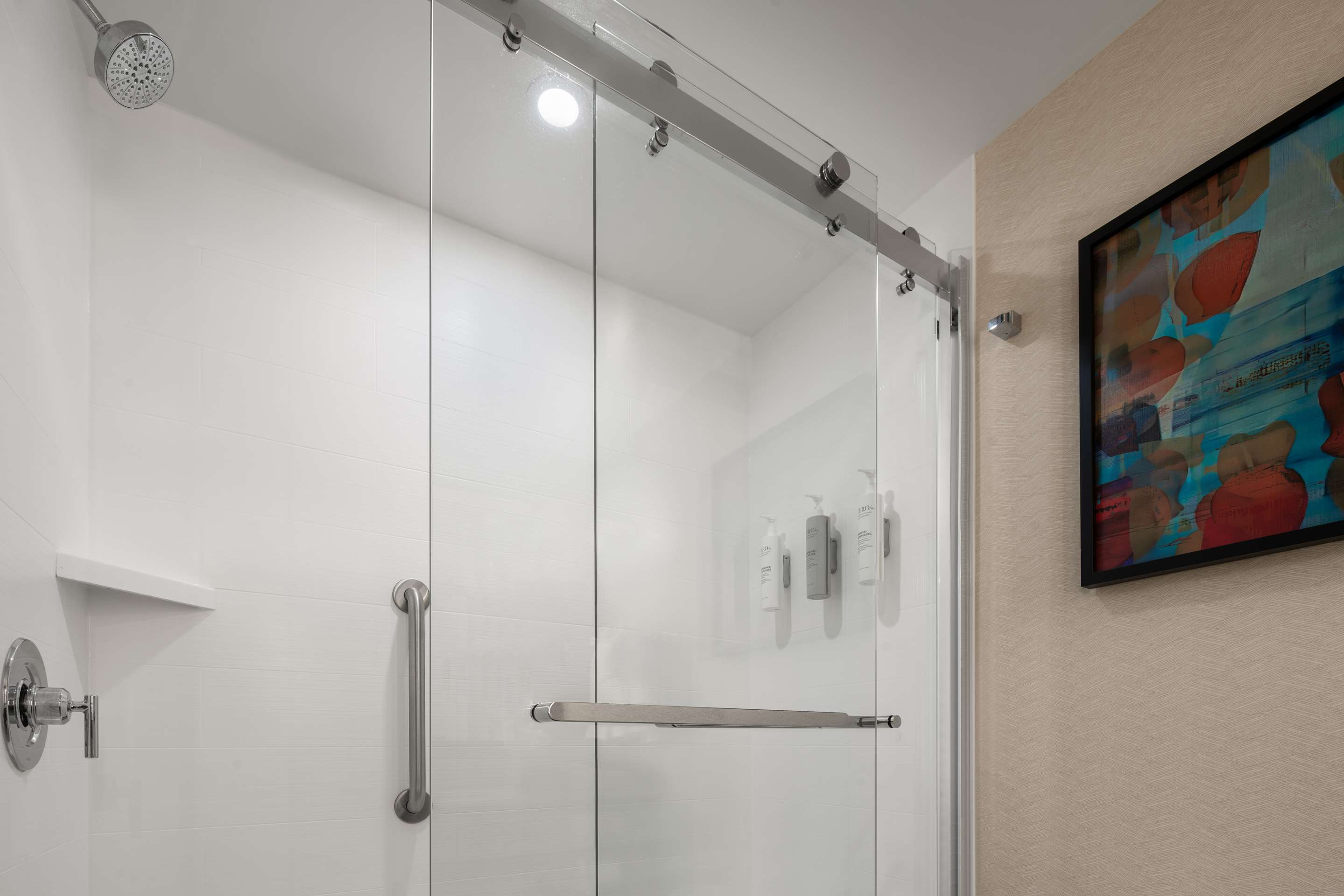 Guest room bath