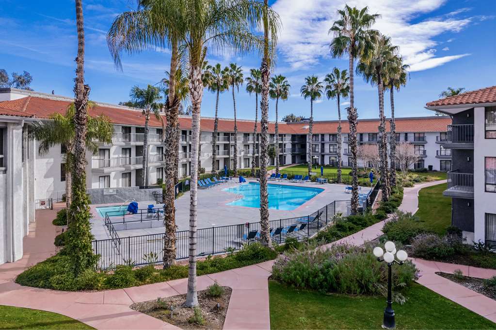 DoubleTree by Hilton Hotel Bakersfield - Tap to explore photos