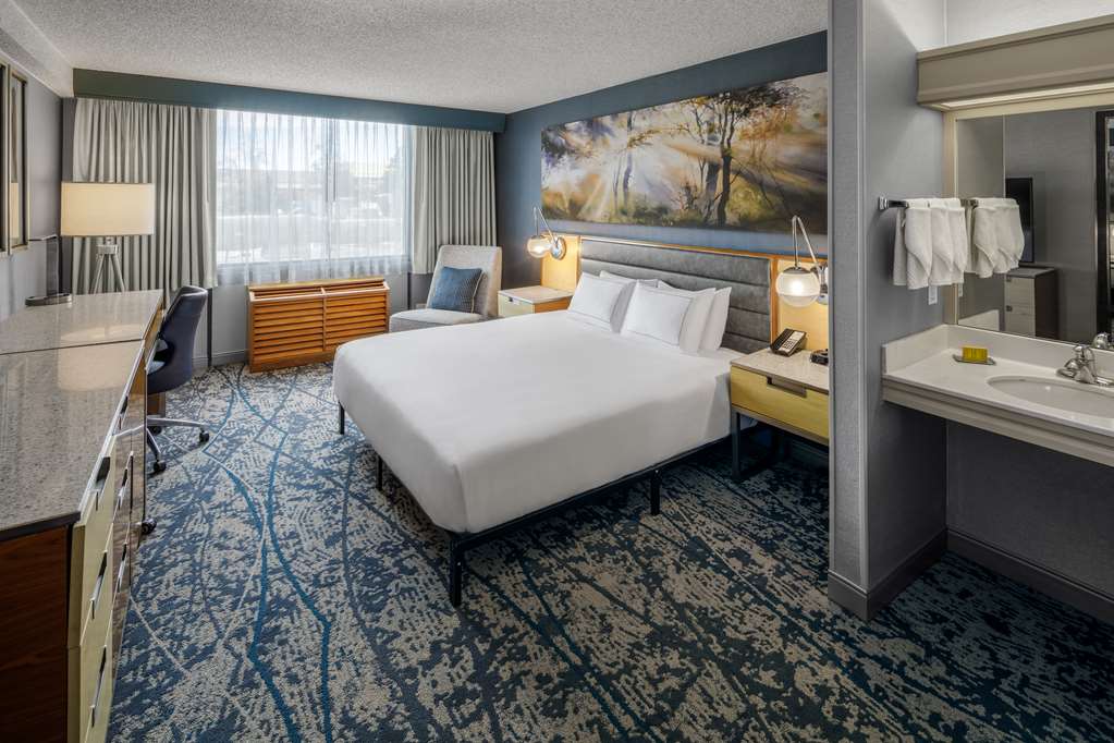 DoubleTree by Hilton Hotel Denver Room Type - 1 DBL BALCONY ACC RI SHWR