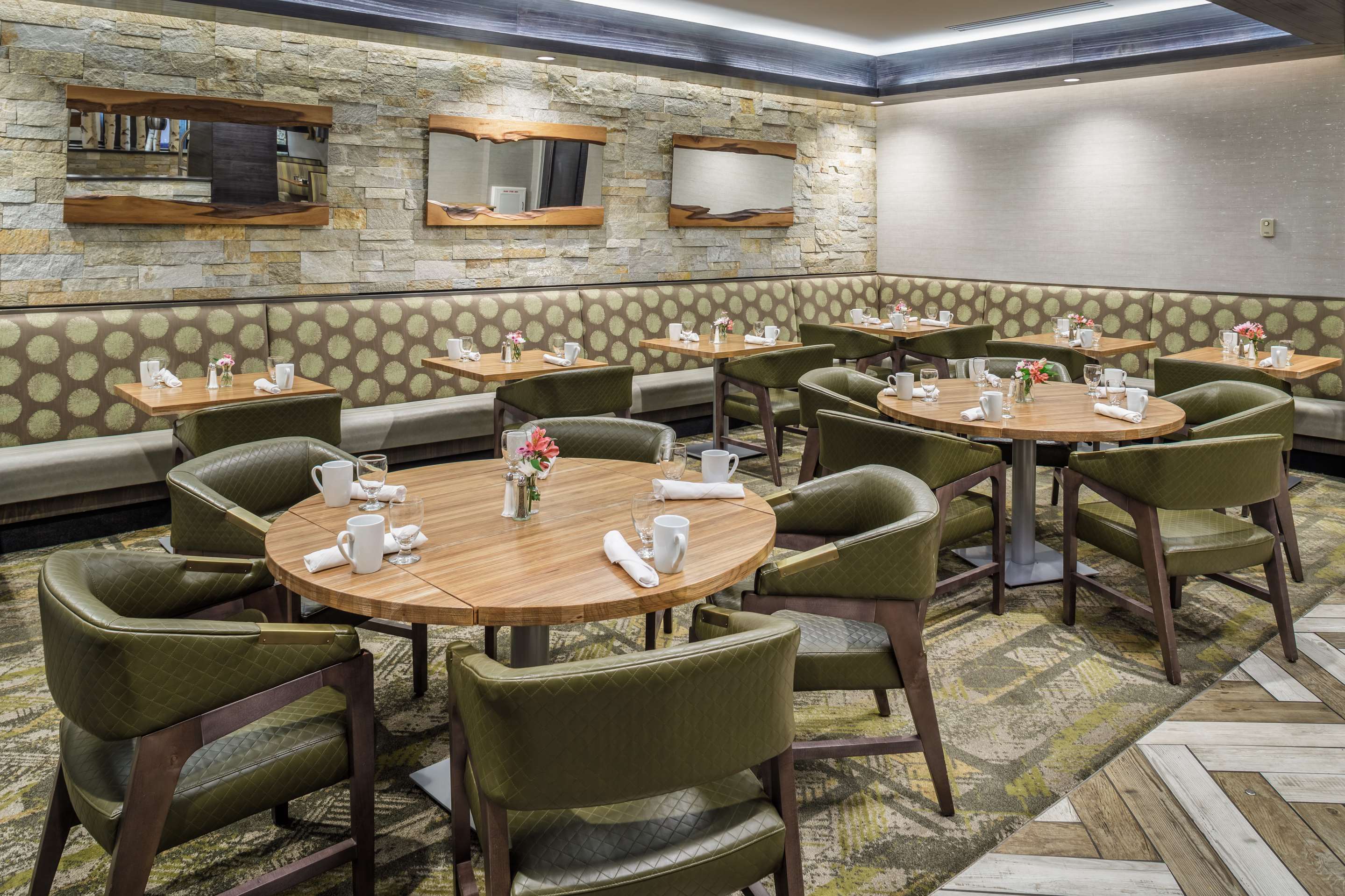 Restaurant | DoubleTree by Hilton Hotel Denver